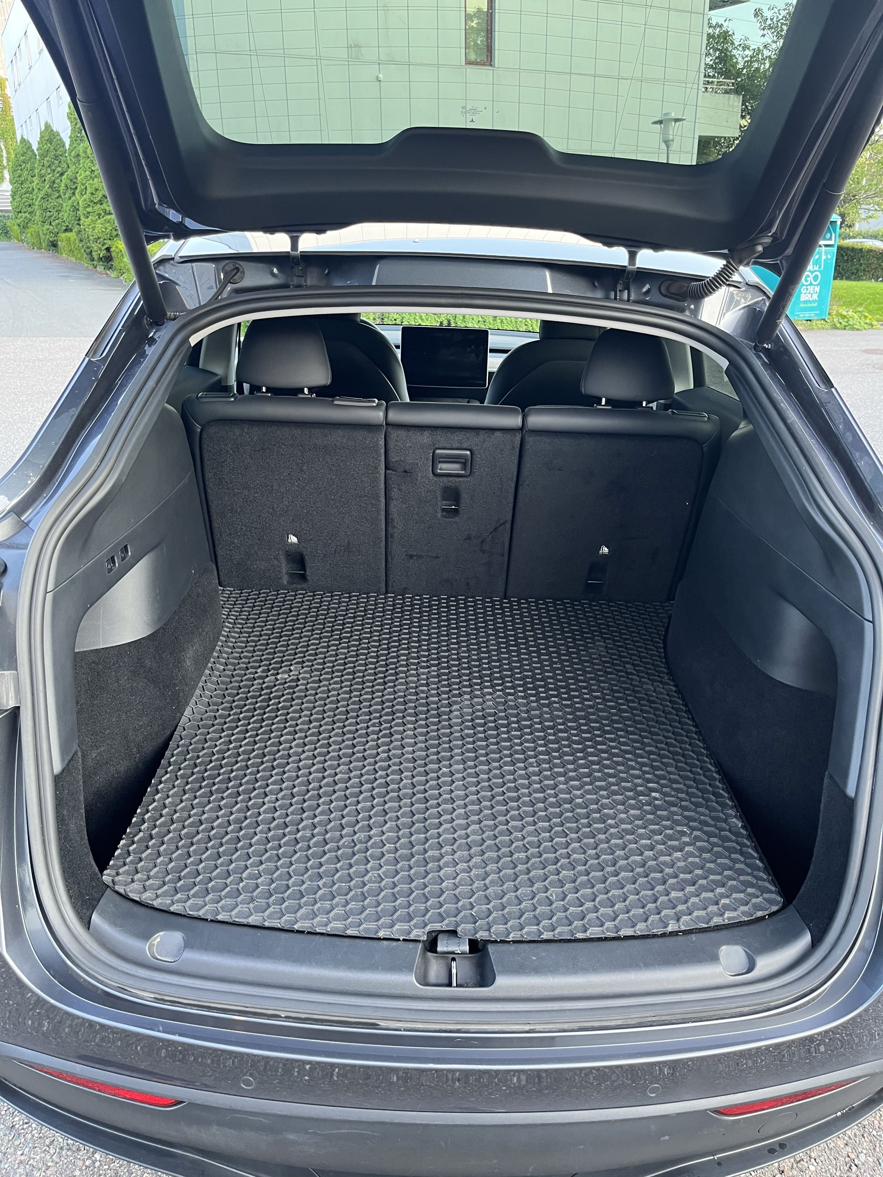 Tesla Model Y Long Range med Firehjulstrekk
