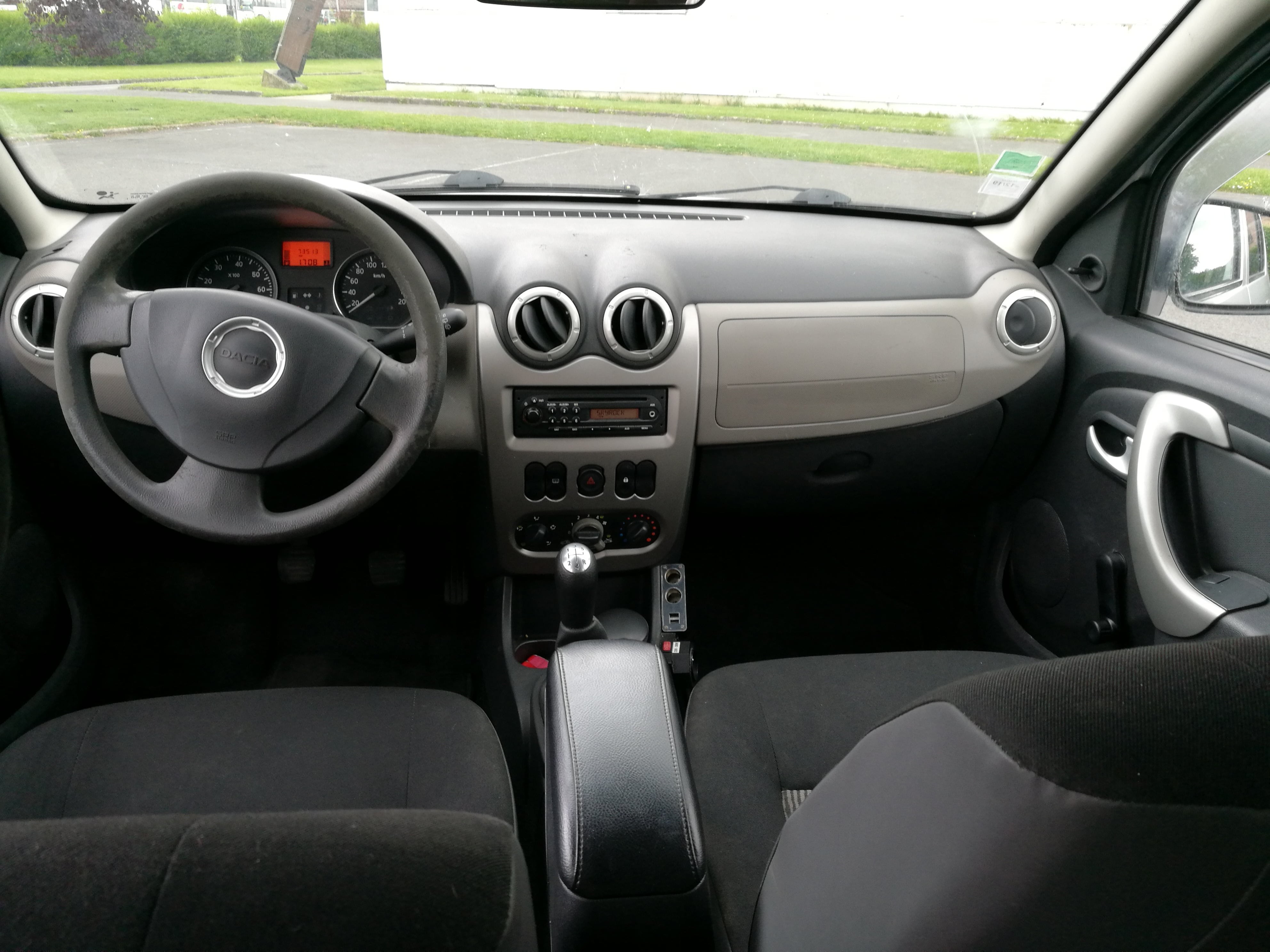 Dacia Sandero avec Siège bébé