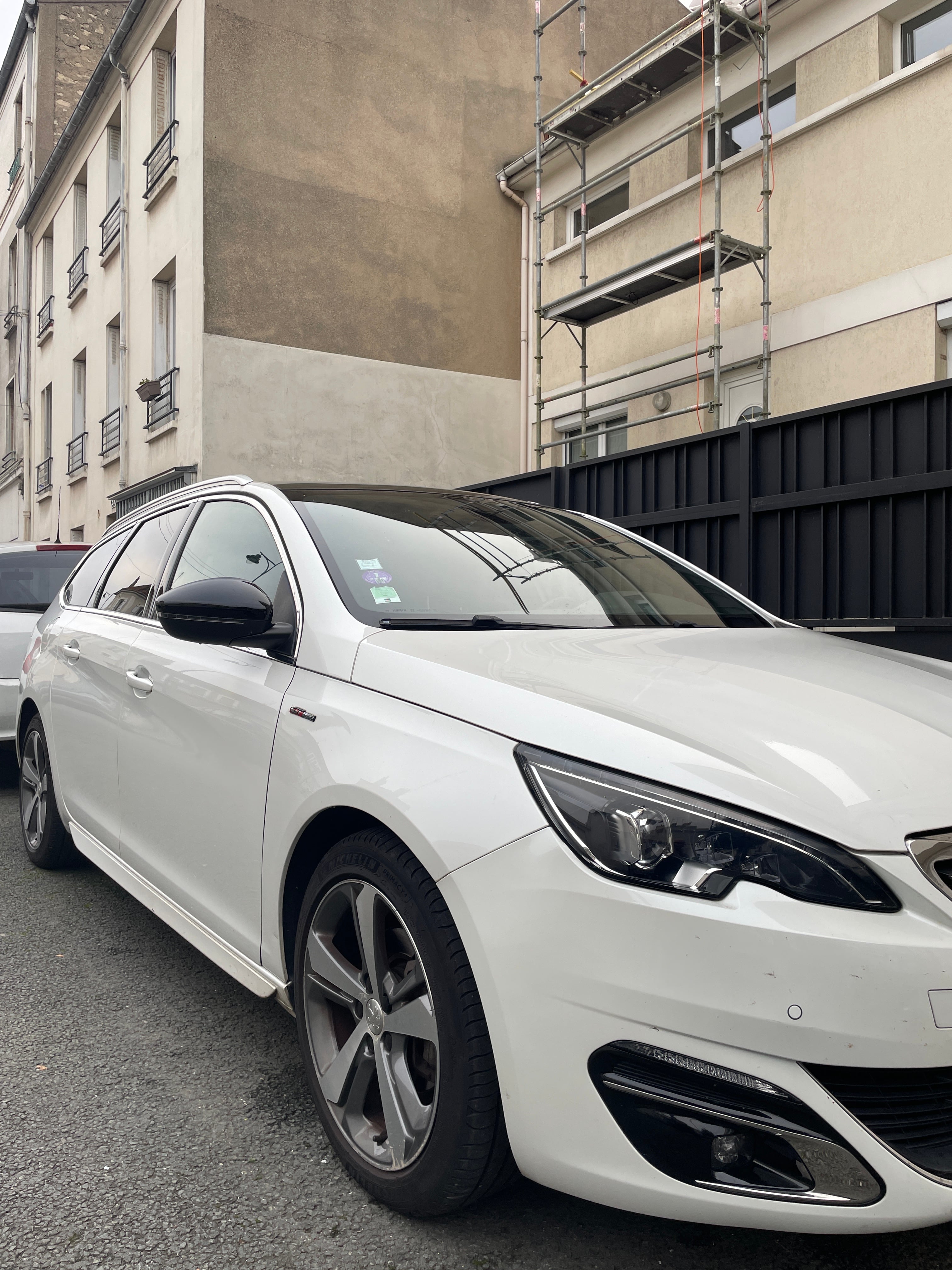 Peugeot 308 SW 130 cv avec Entrée audio / iPod