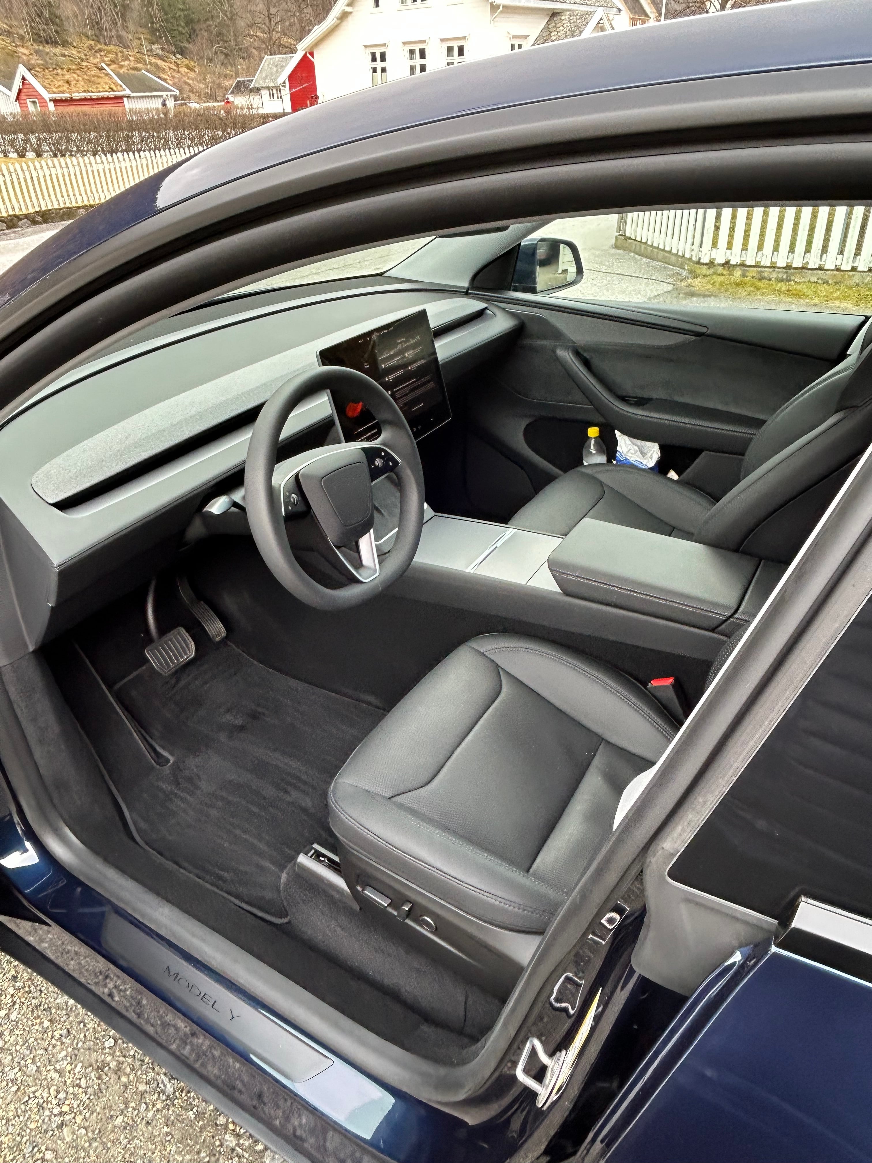 Tesla Model Y Long Range med GPS