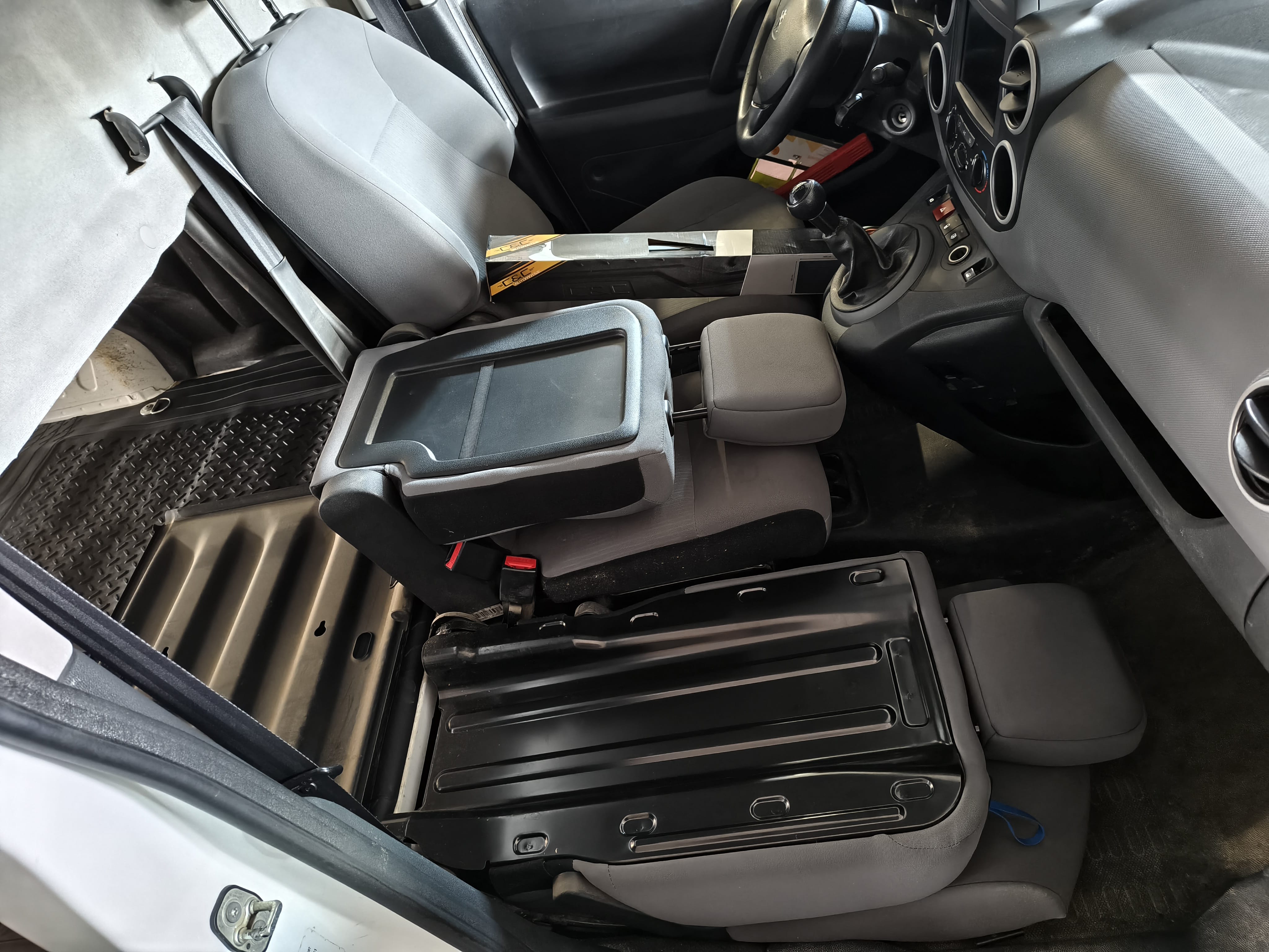 Peugeot Partner avec Entrée audio / iPod