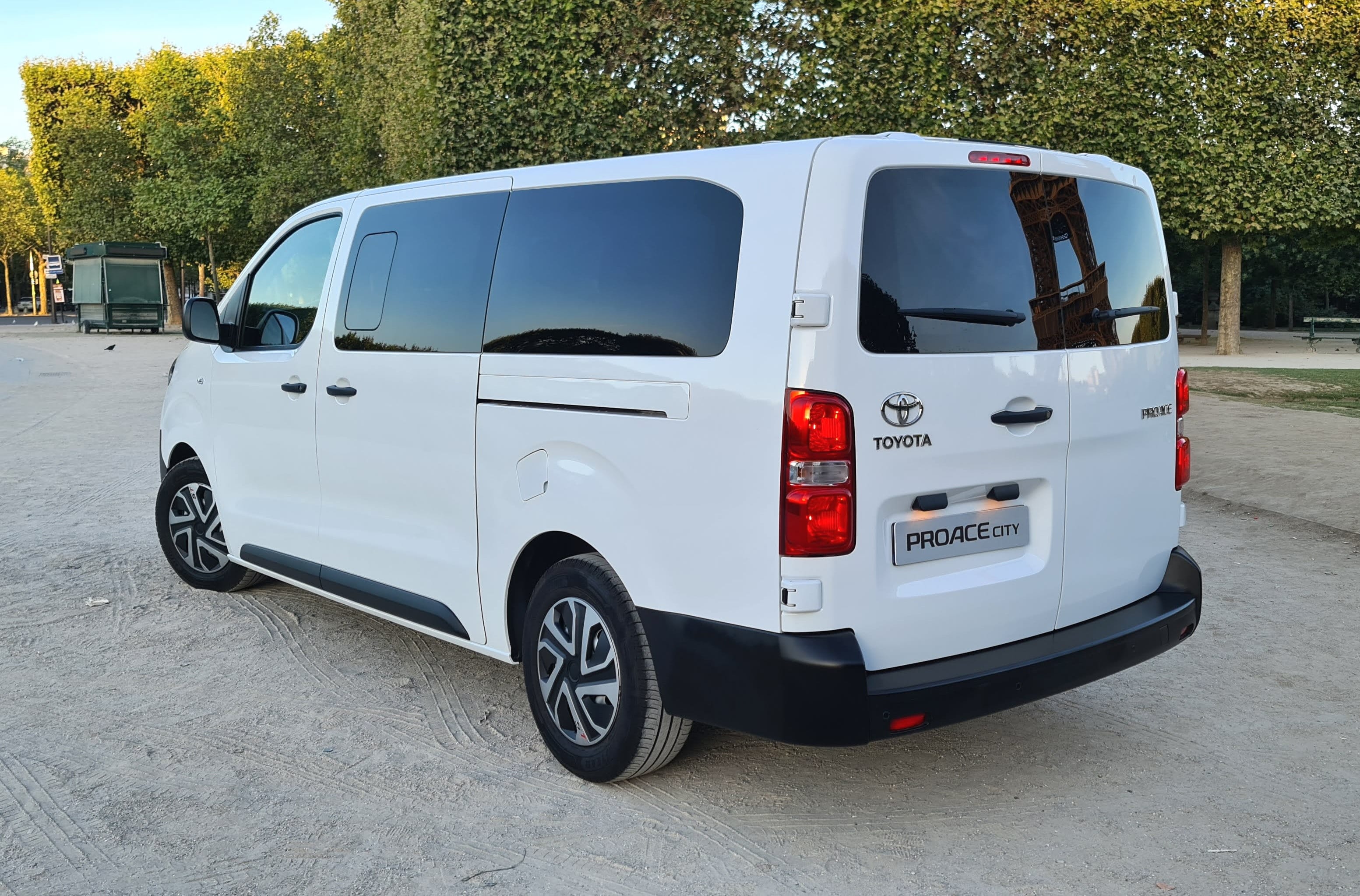 Toyota Proace Combi  Blanc - 9 places Climatisation GPS Android Auto & Apple CarPlay avec Régulateur de vitesse