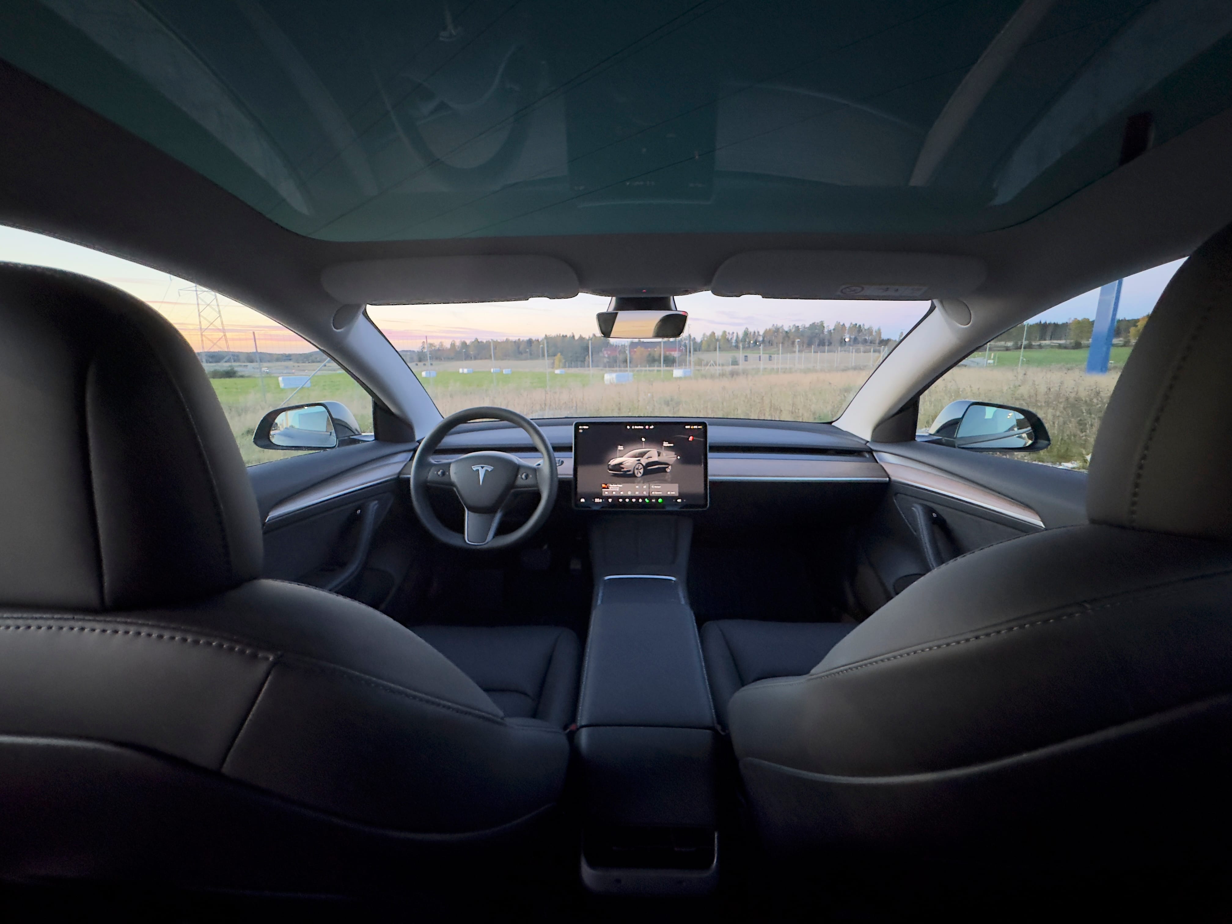 Tesla Model 3 Standard Range Plus 283 hp mit Navigationsgerät