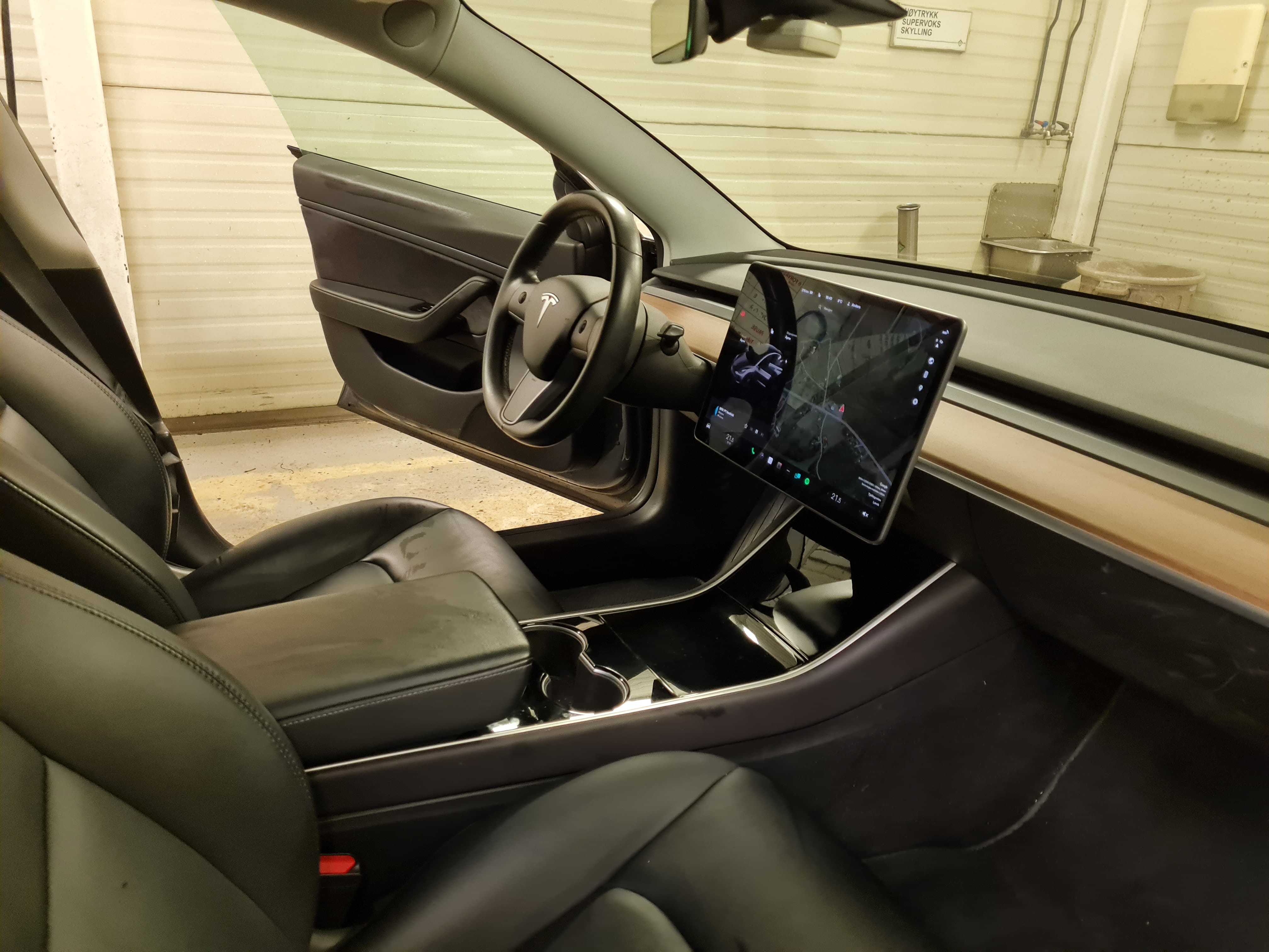 Tesla Model 3 AWD Long Range med Cruisekontroll