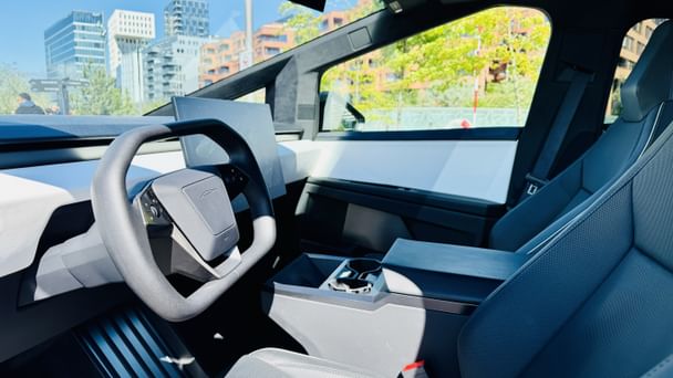 Tesla Cybertruck med Vinterdekk