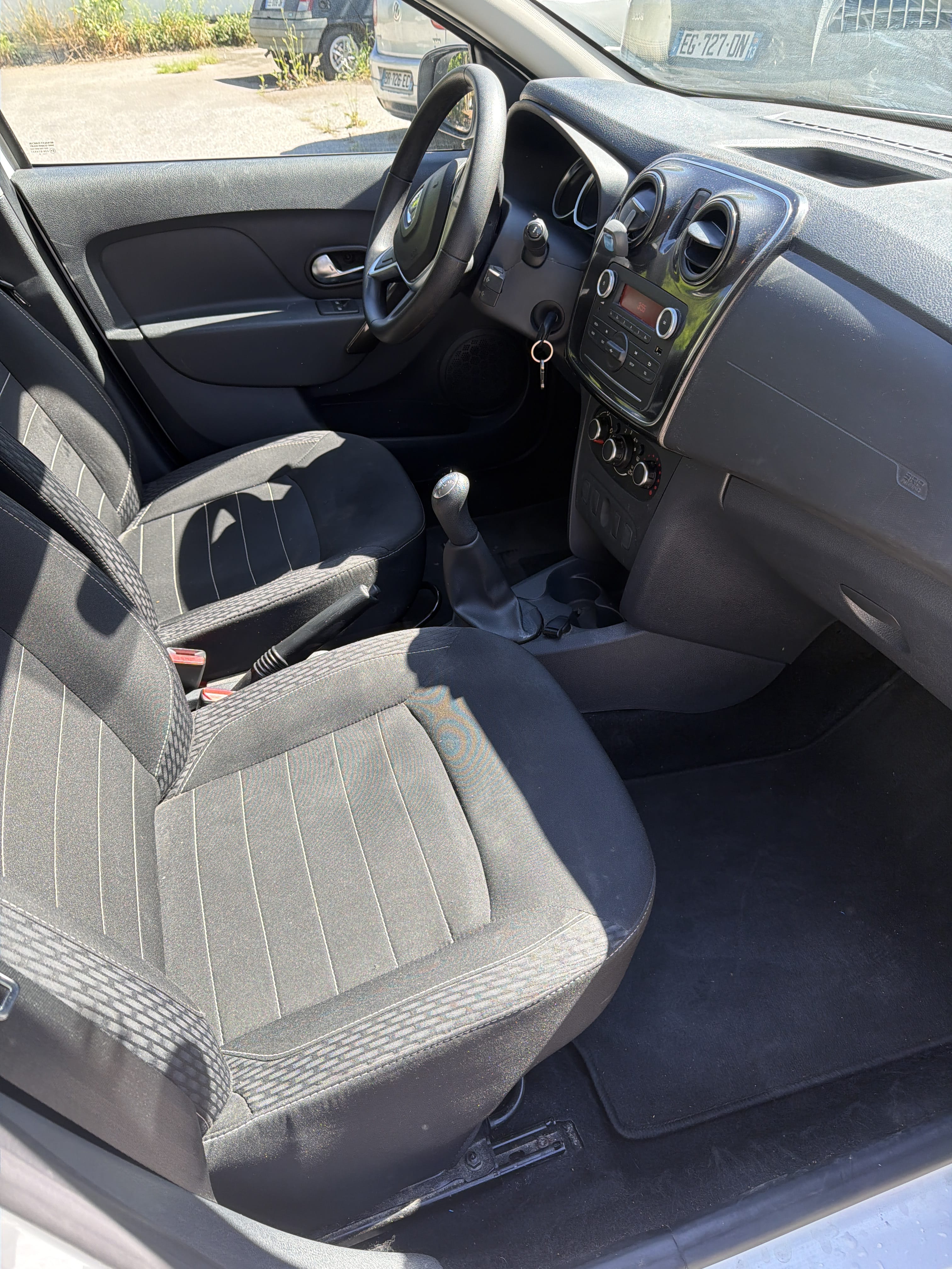 Dacia Sandero met Autoradio