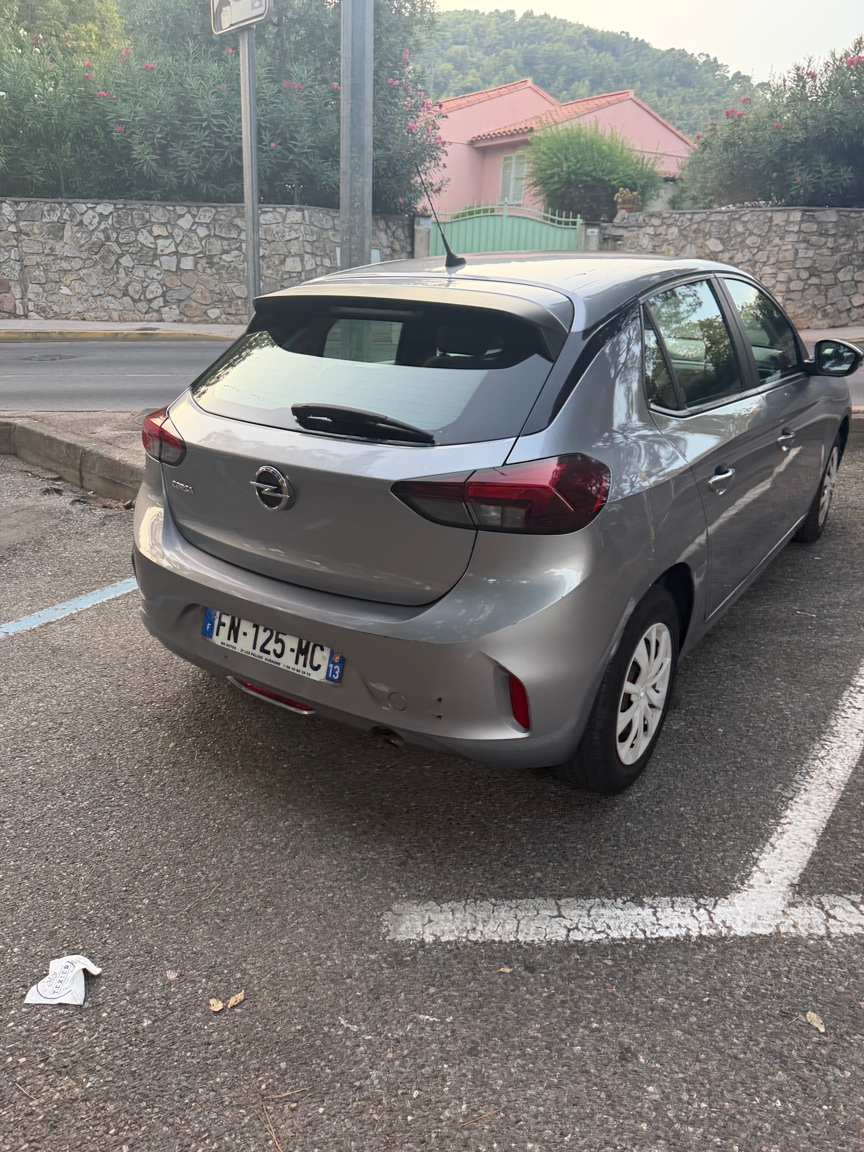 Opel Corsa F avec Siège bébé