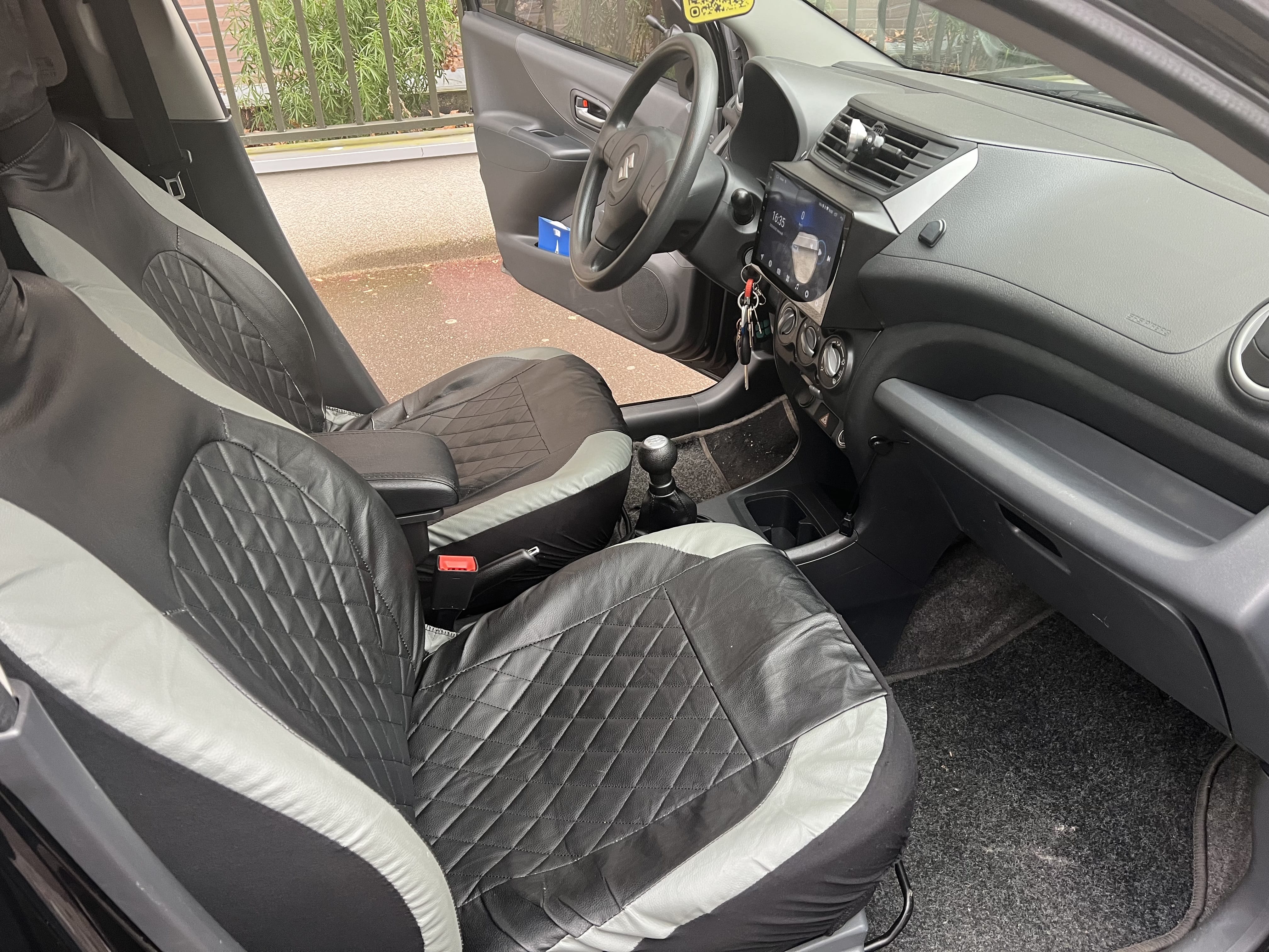 Suzuki Alto avec Apple CarPlay