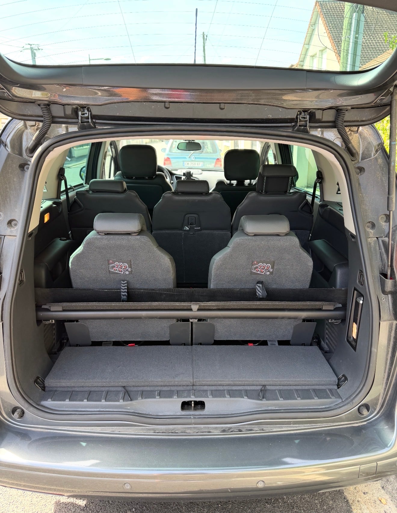 Peugeot 5008 2.0 HDI 150ch avec GPS