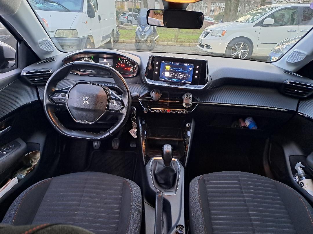 Peugeot 208 avec GPS