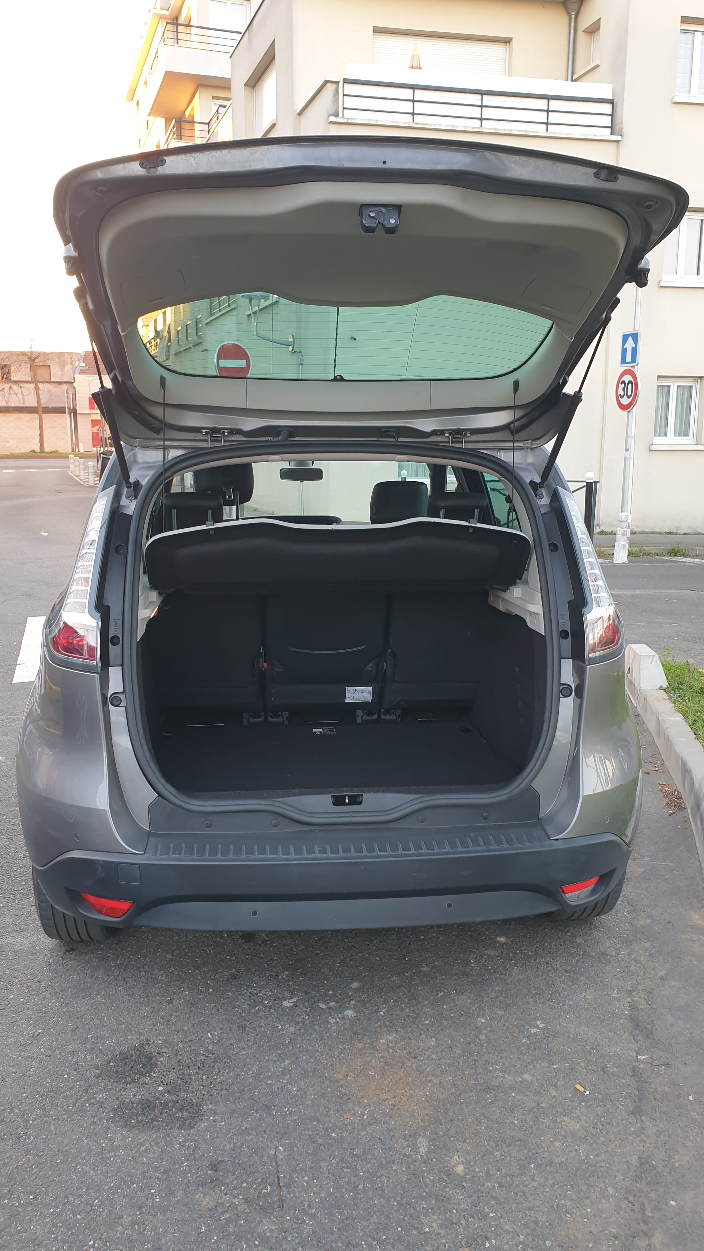 Renault Scenic 5 place - PARIS 19 ème - EE308QN avec Android Auto