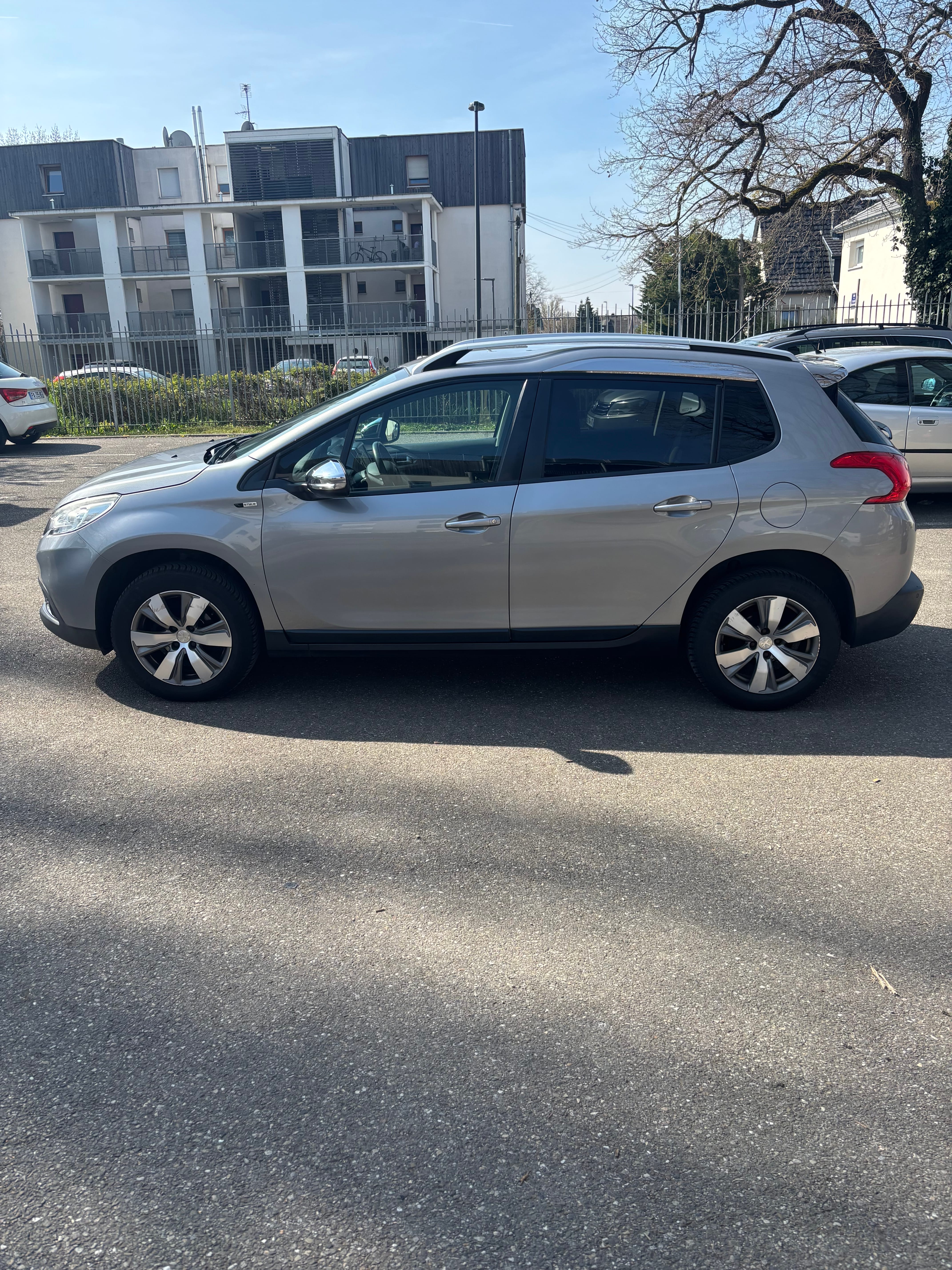 Peugeot 2008 1.6 bluehdi 100cv style avec Climatisation