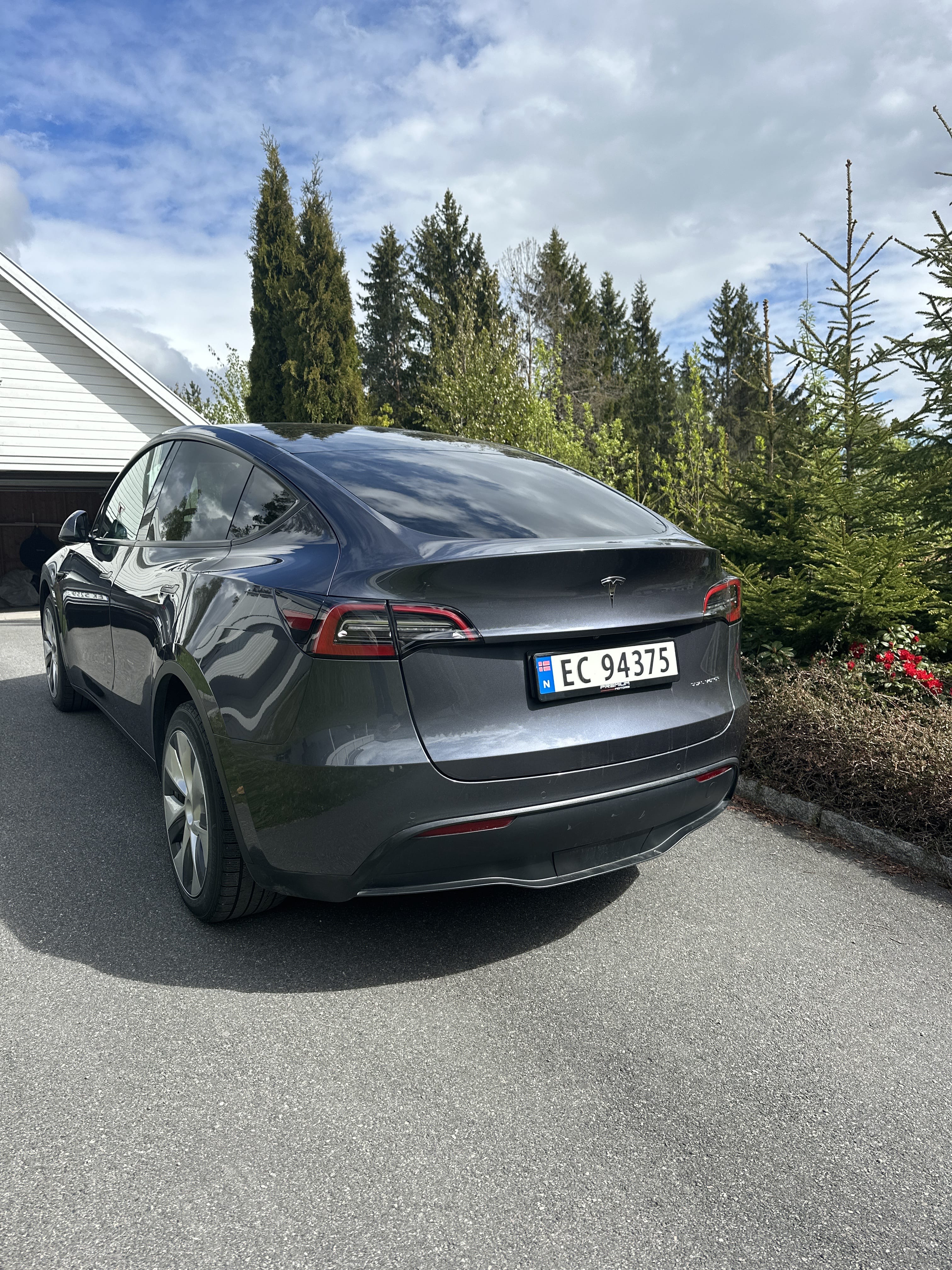 Tesla Model Y Long Range med Ryggekamera