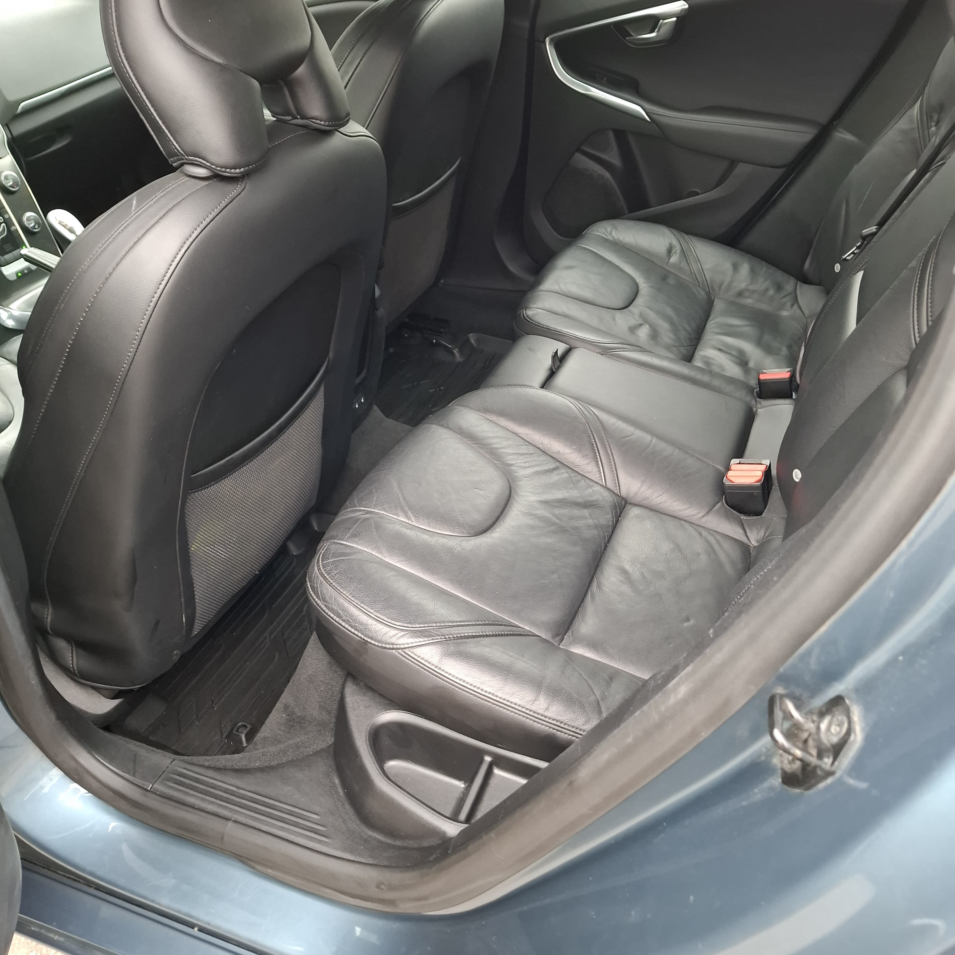 Volvo V40 with USB charging ports