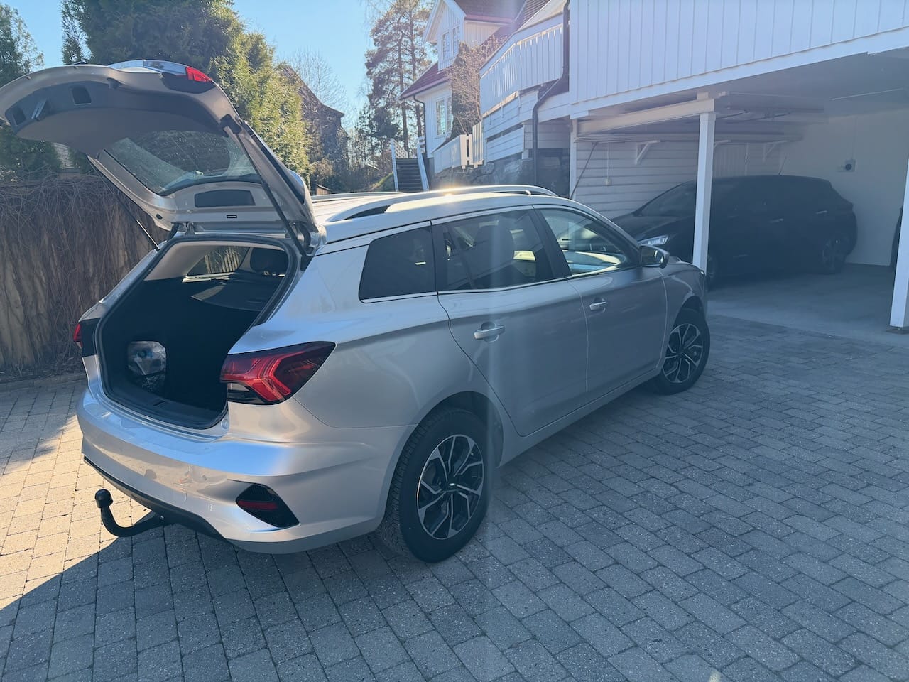 MG MG5 with Backup camera