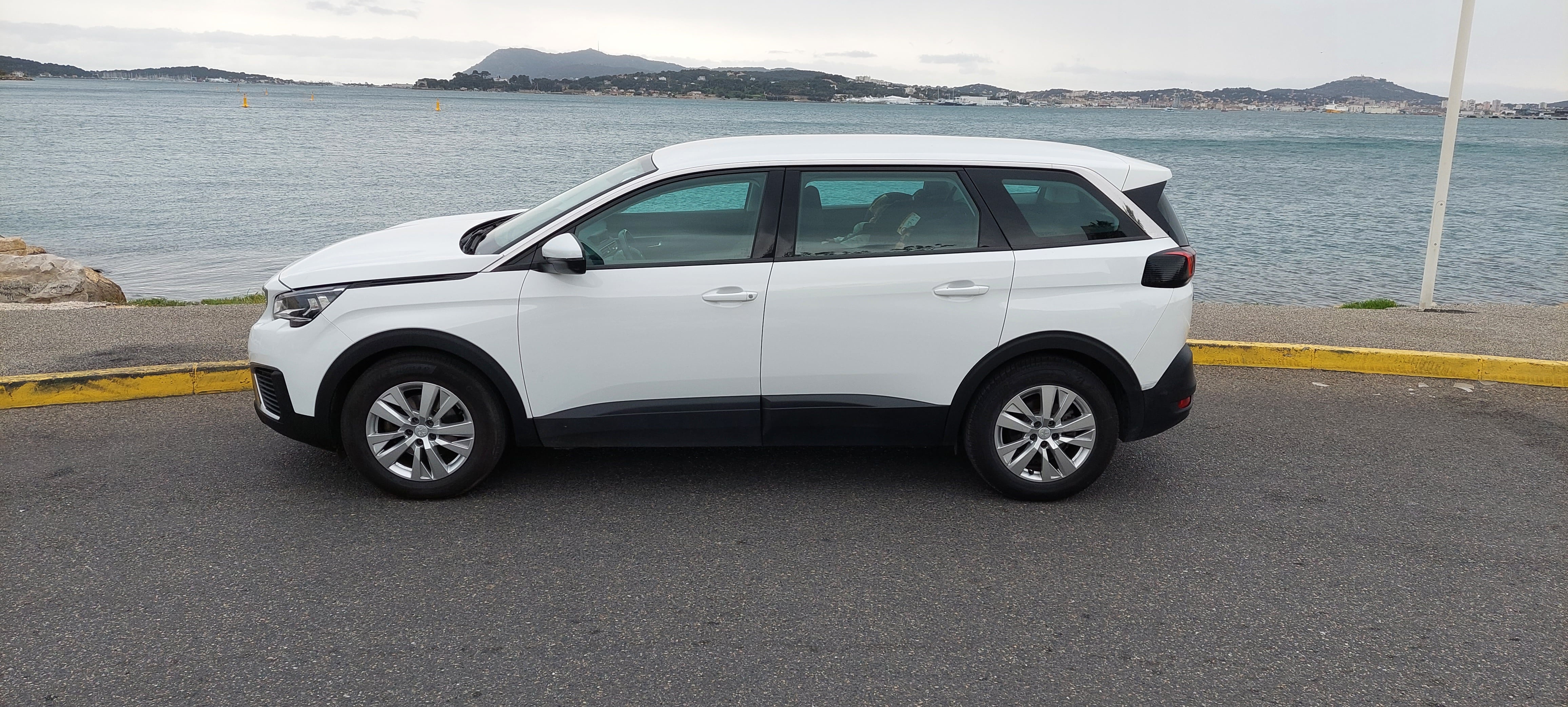 Peugeot 5008 Business avec GPS