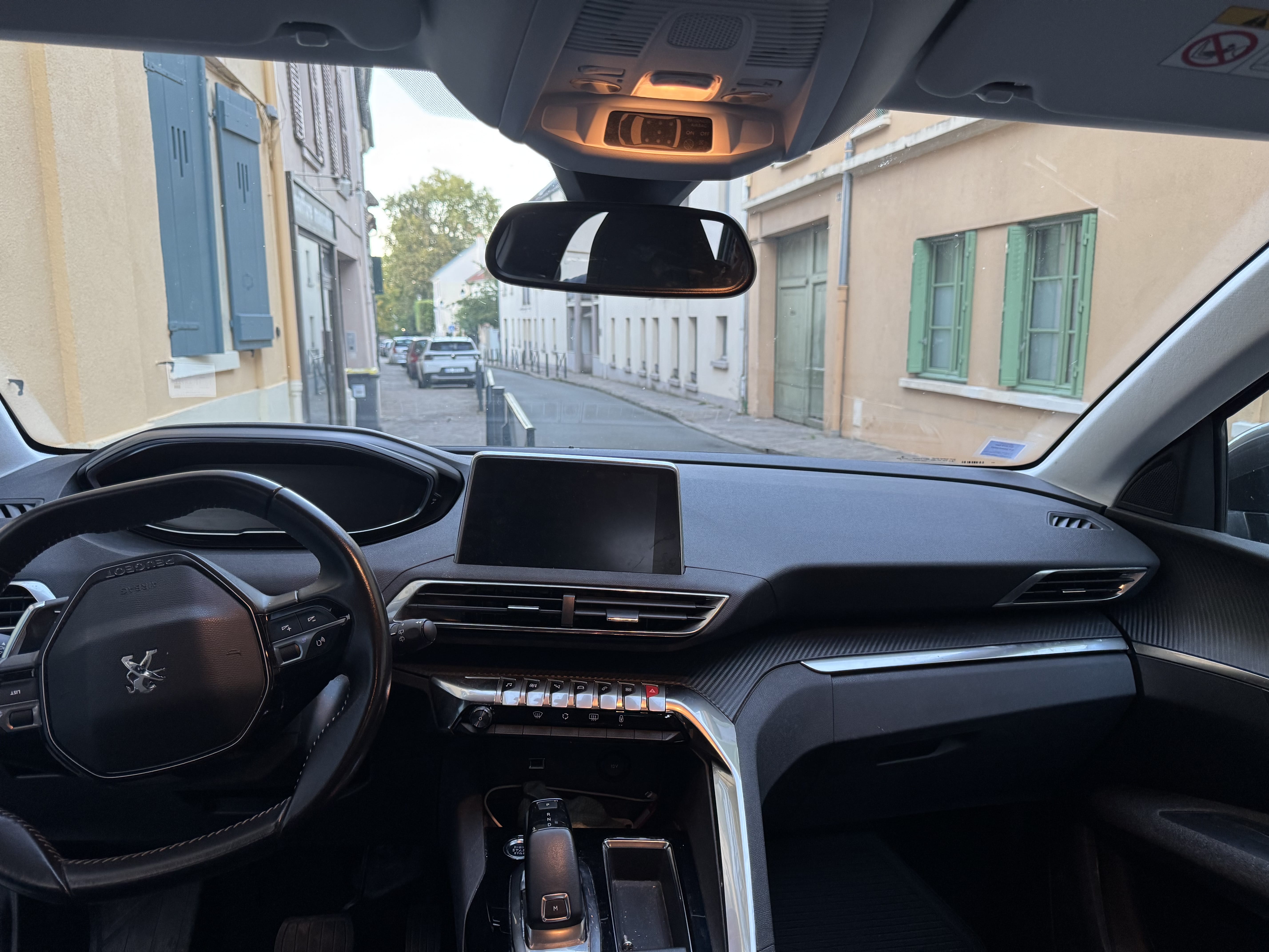 Peugeot 5008 avec GPS