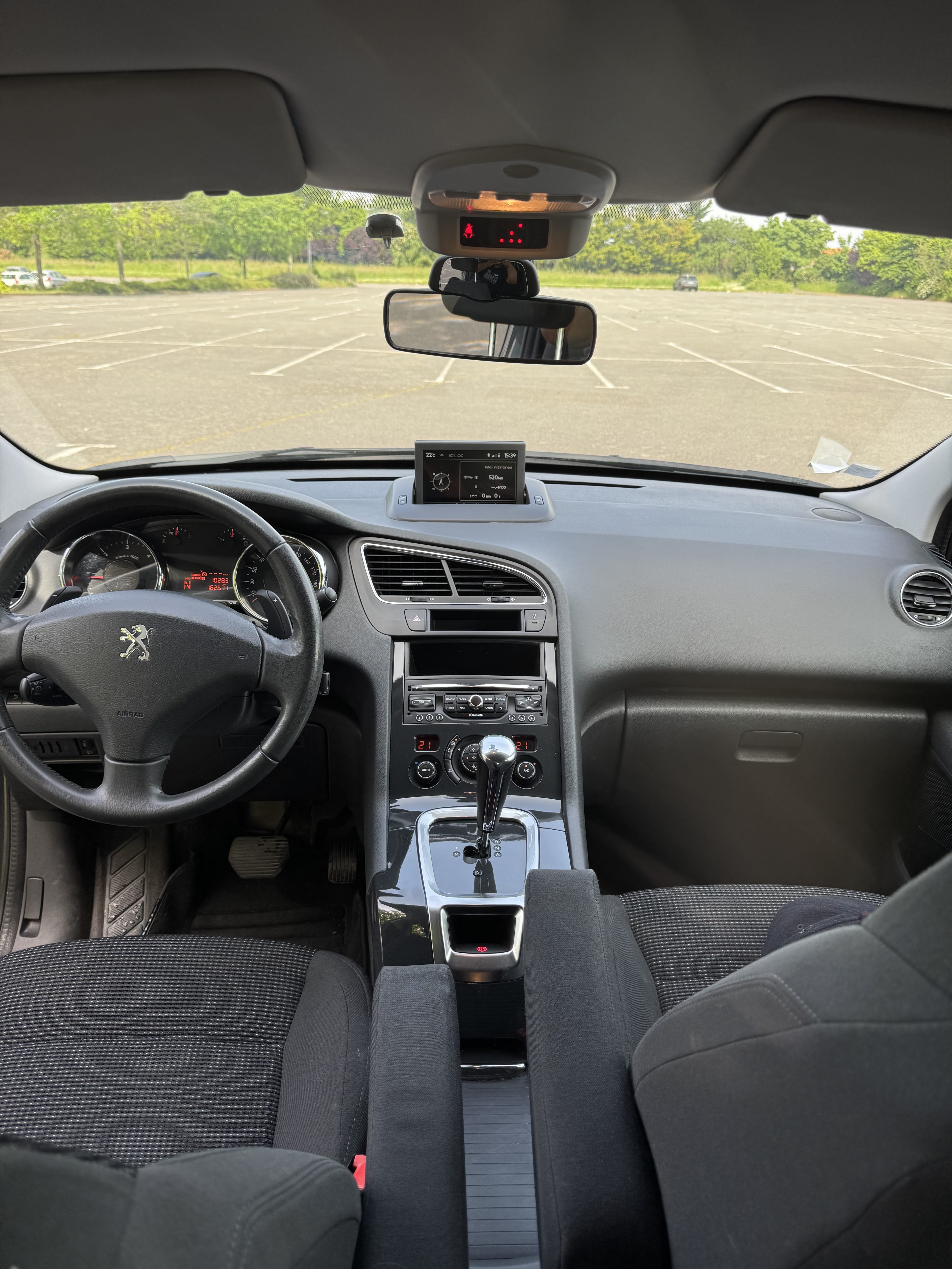 Peugeot 5008 avec GPS
