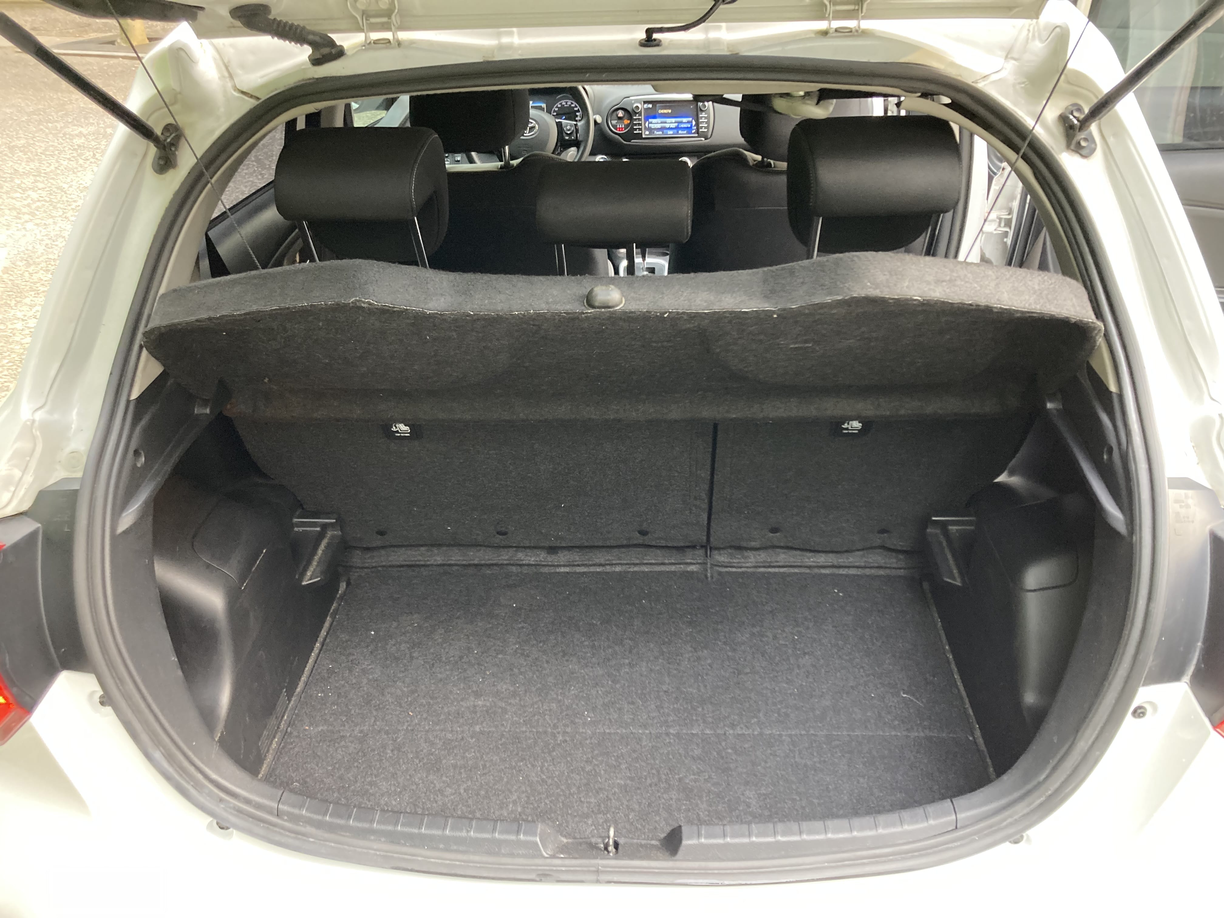Toyota Yaris Hybride Boîte automatique  Black pack avec Entrée audio / iPod