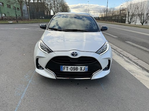 Toyota Yaris Hybride, 2020, Essence 95 / Électrique (hybride), automatique