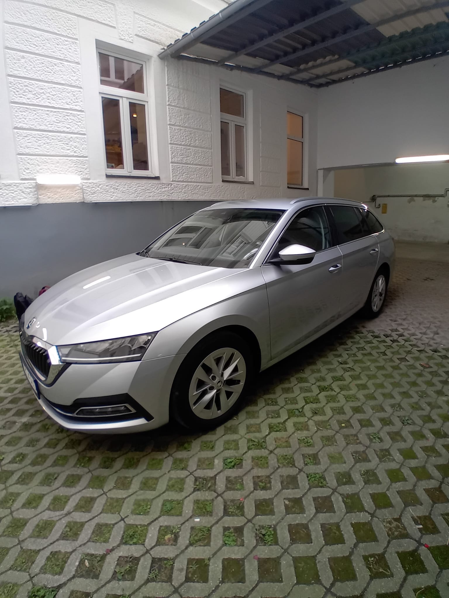 Skoda Octavia Kombi, 2023, Super 95, Automatik