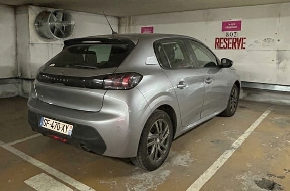 Peugeot 208 with Air conditioning