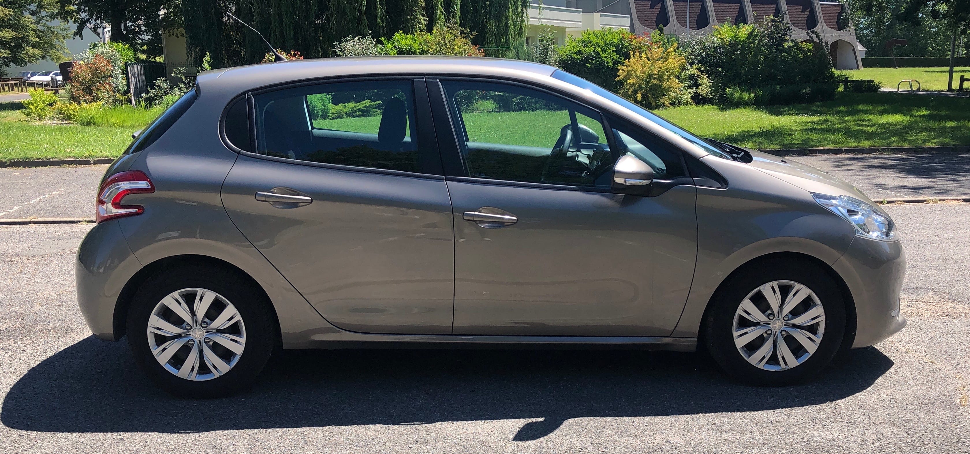 Peugeot 208 Technologique et climatisée avec Climatisation