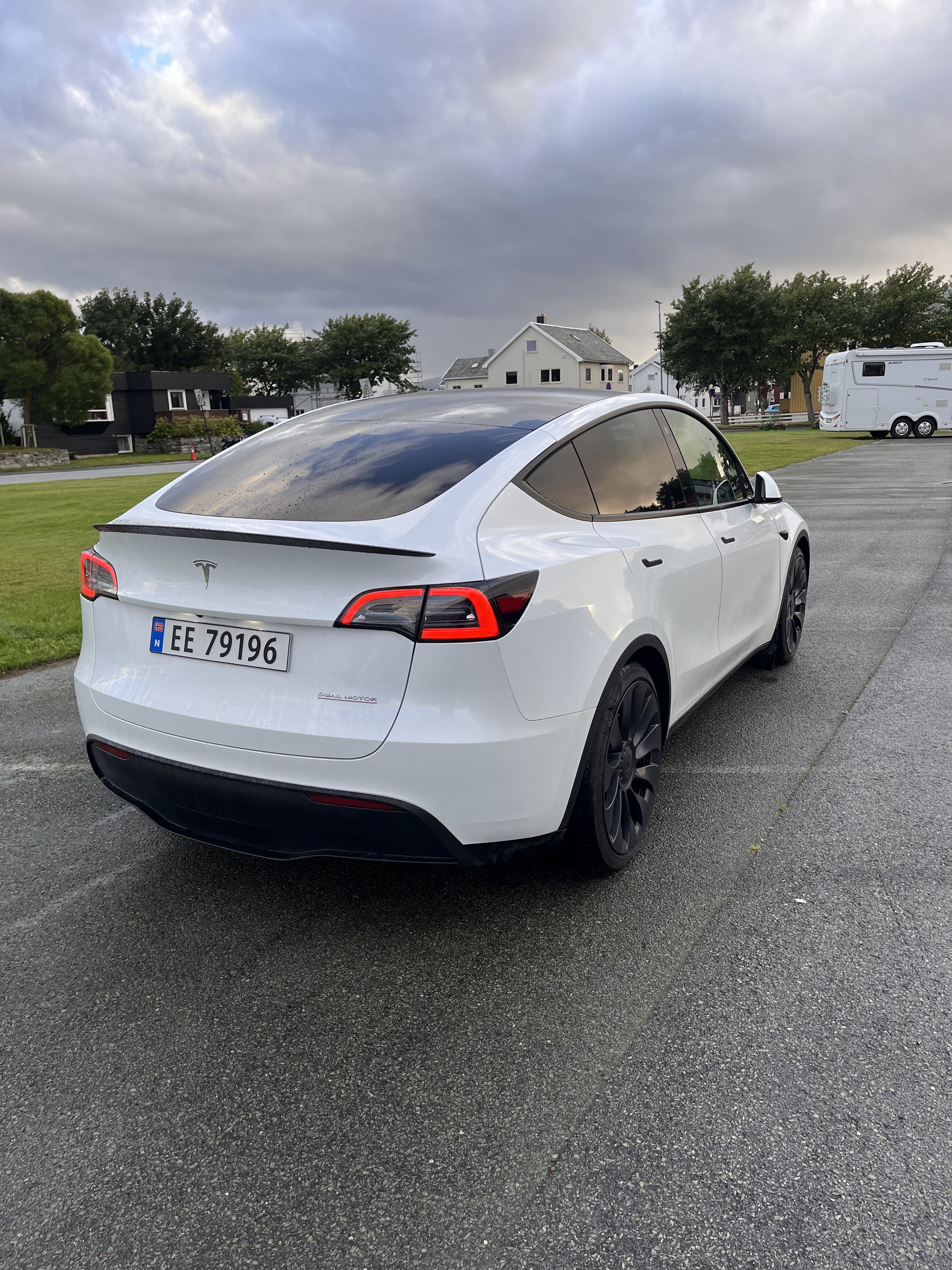 Tesla Model Y Performance med GPS