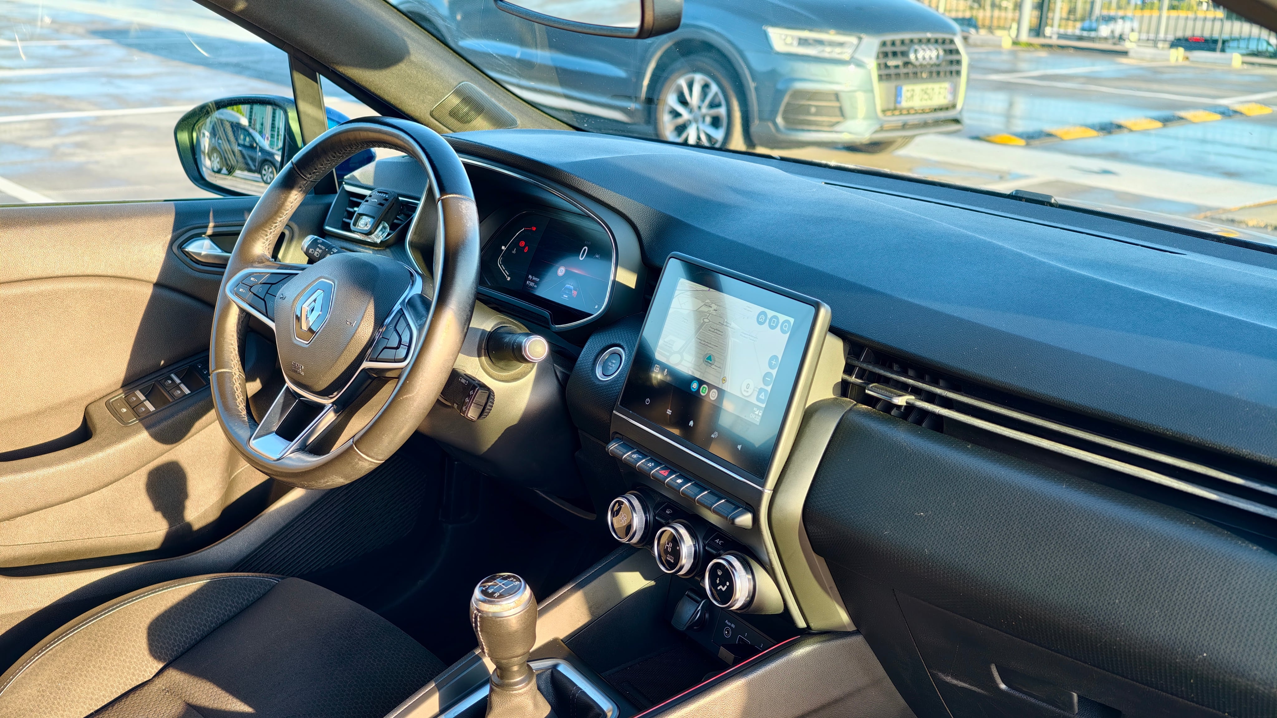 Renault Clio Aéroport de Marseille C avec Audio Bluetooth