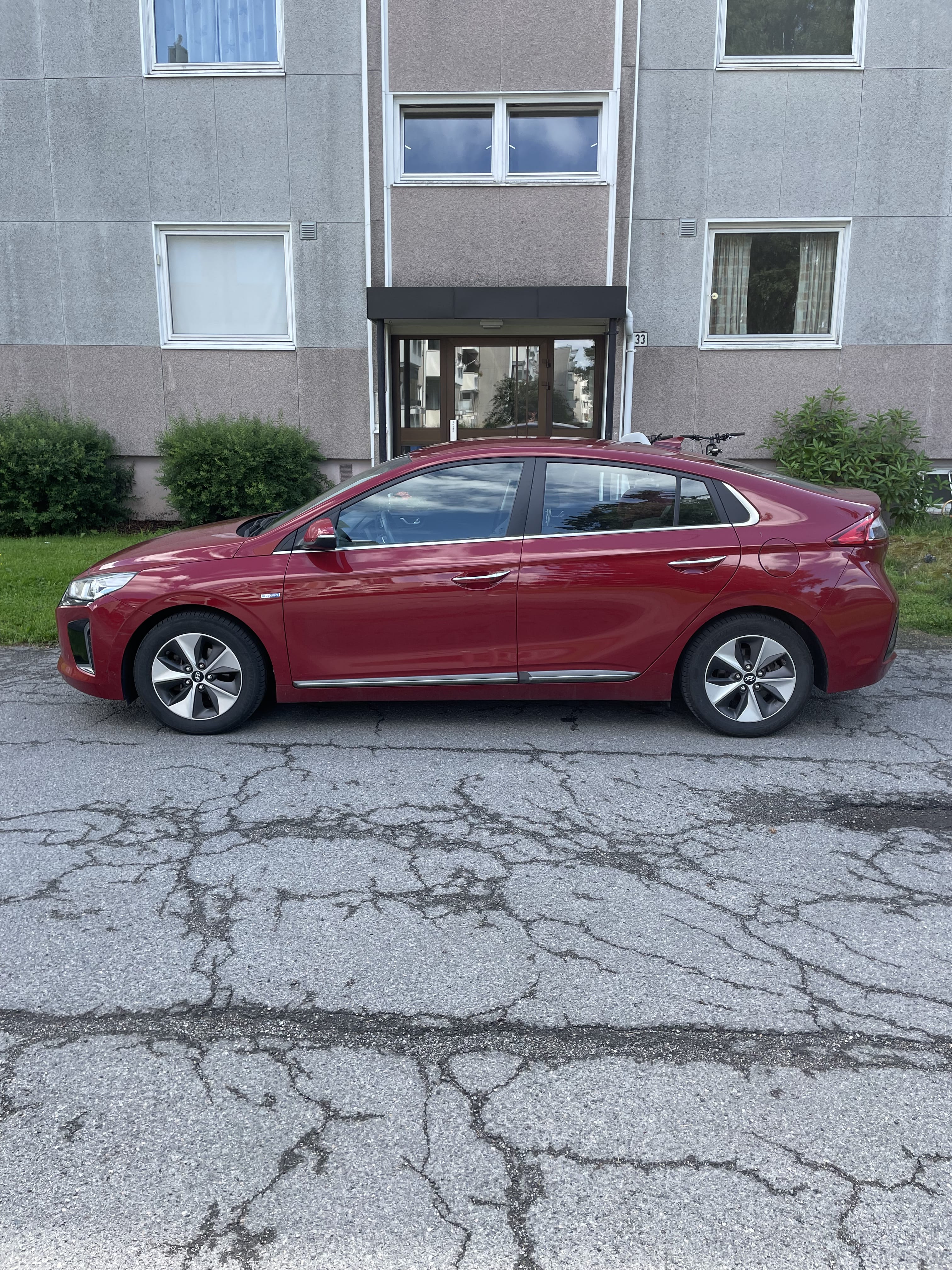 Hyundai Ioniq with GPS