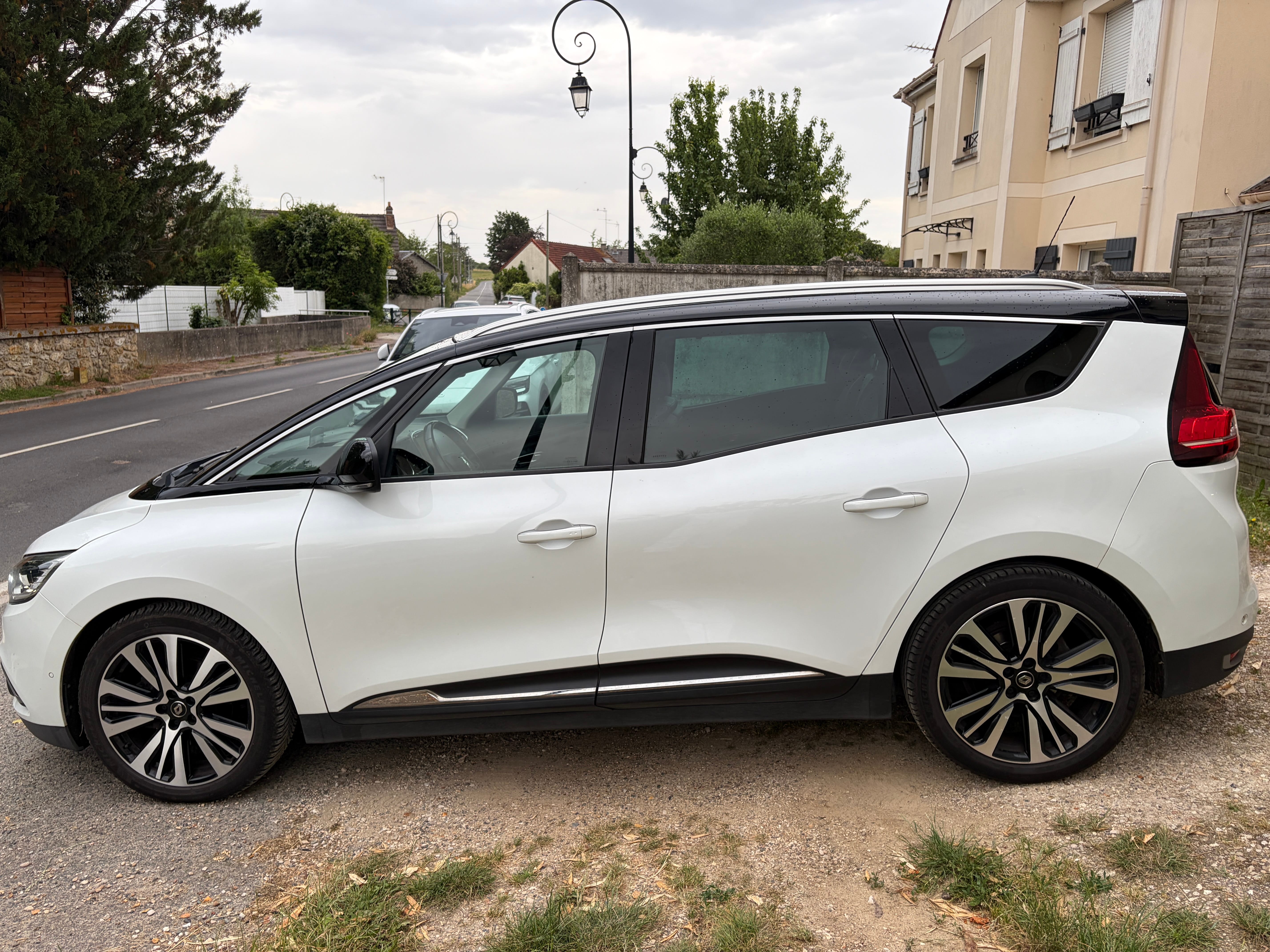Renault Grand Scenic Initiale 1.6 DCi 160 EDC avec Climatisation