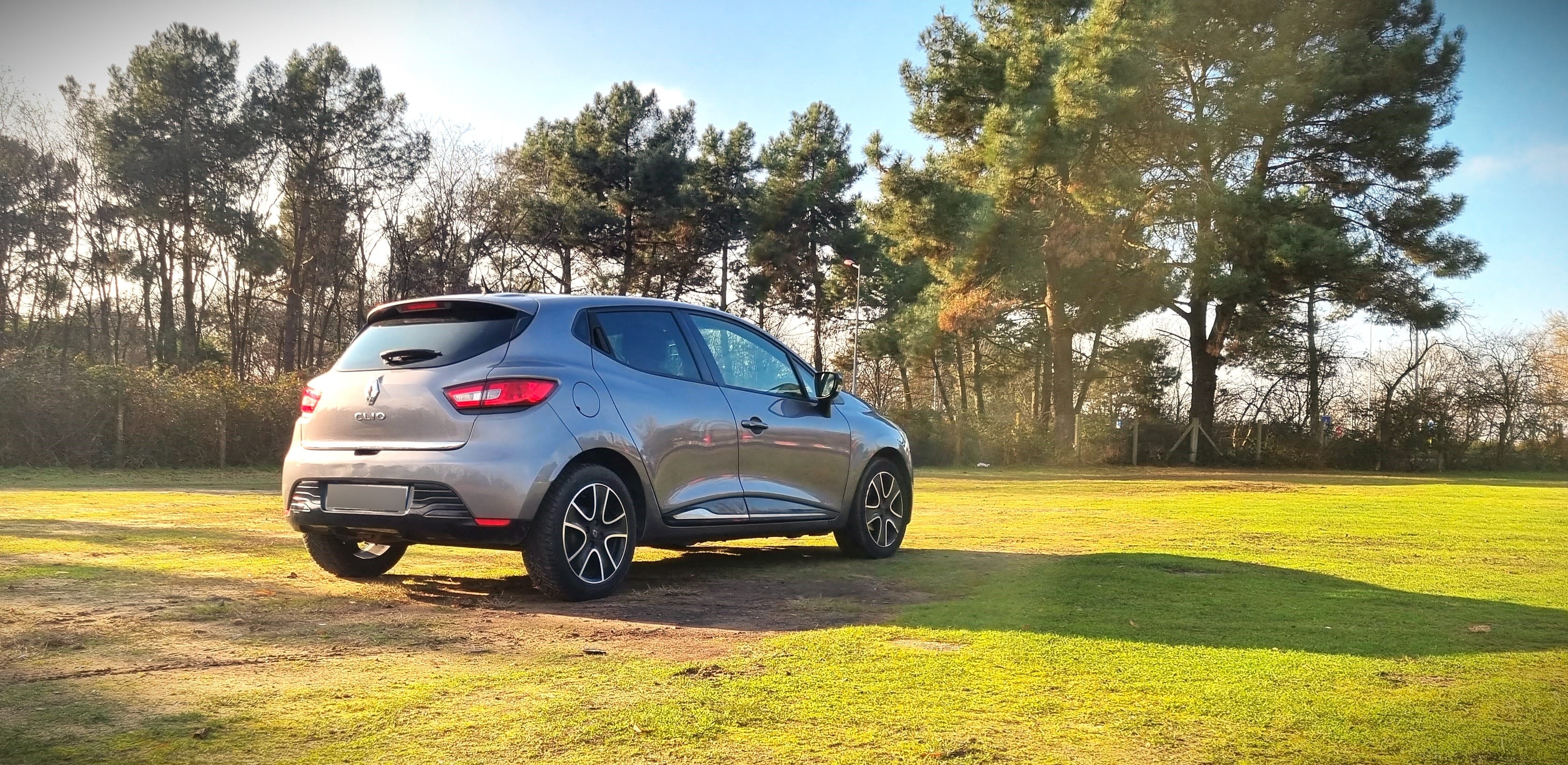 Renault Clio avec Siège bébé