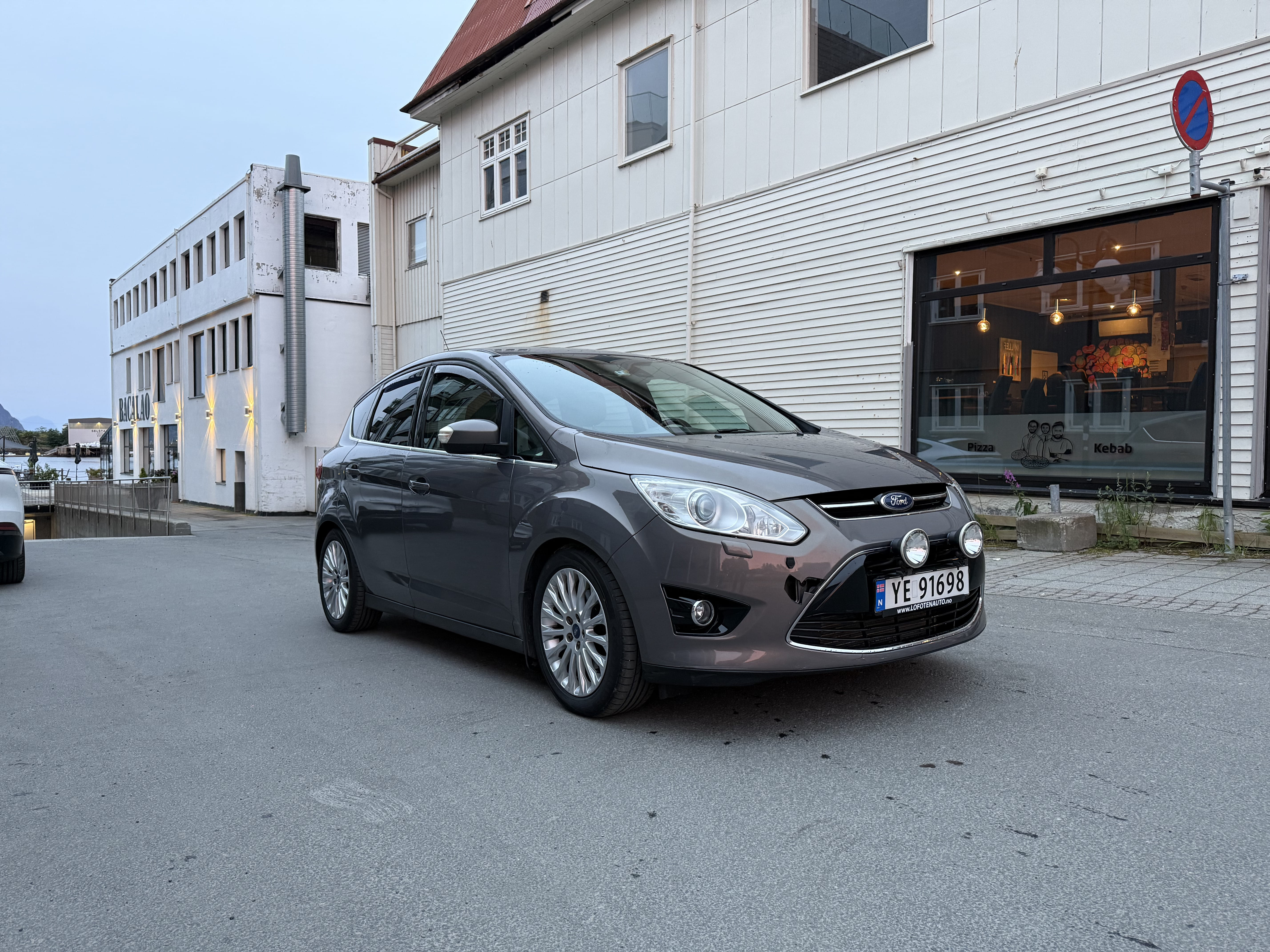 Ford C-Max with Air conditioning
