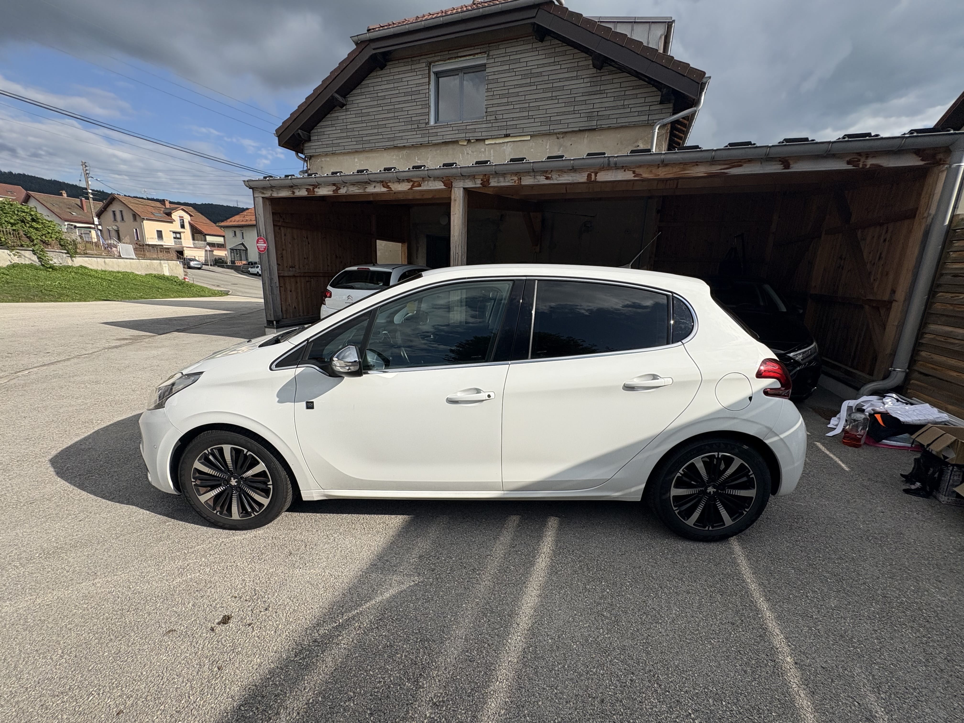 Peugeot 208, 2019, Essence 95