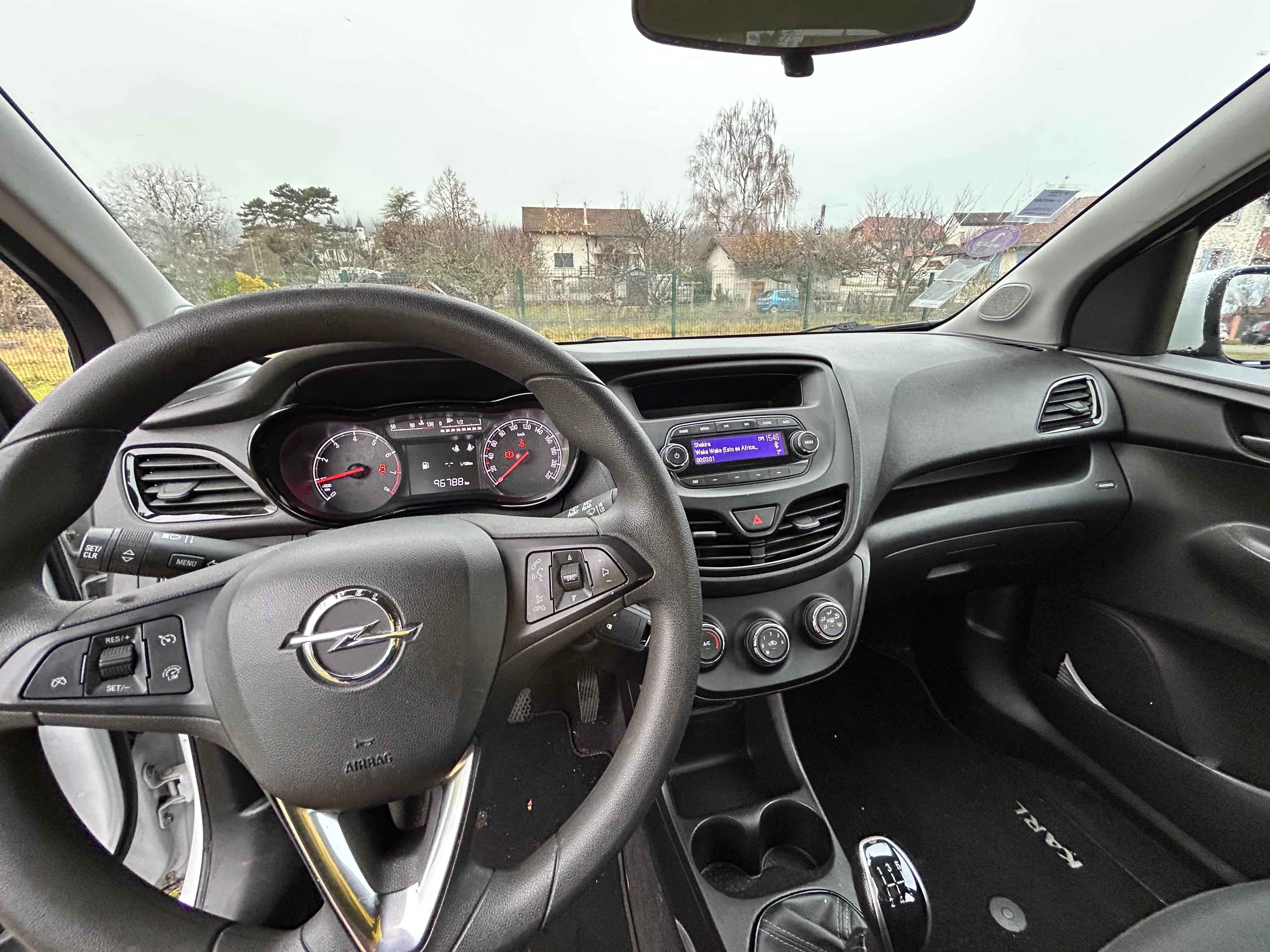 Opel Karl avec Siège bébé