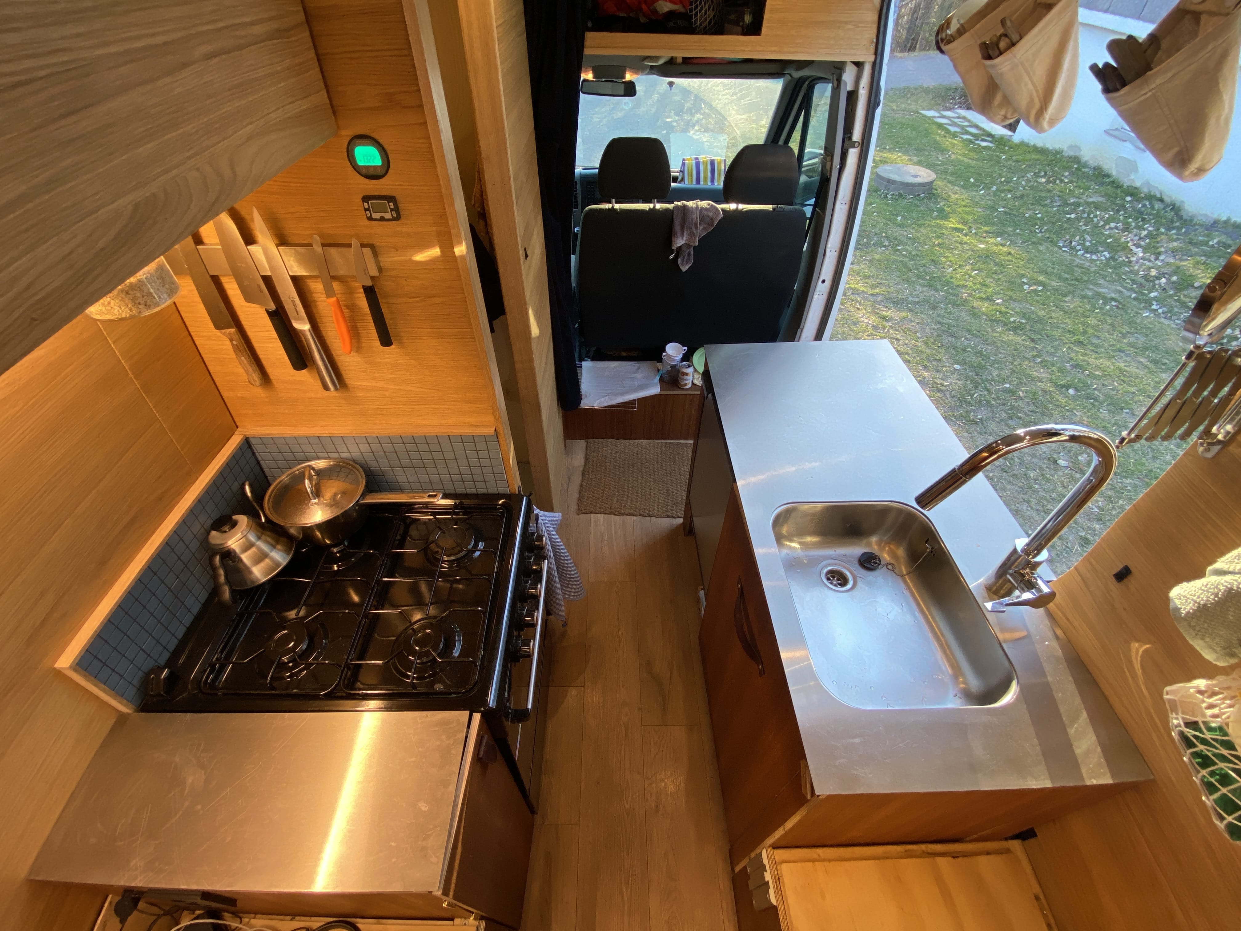 Mercedes Sprinter med Snøkjettinger