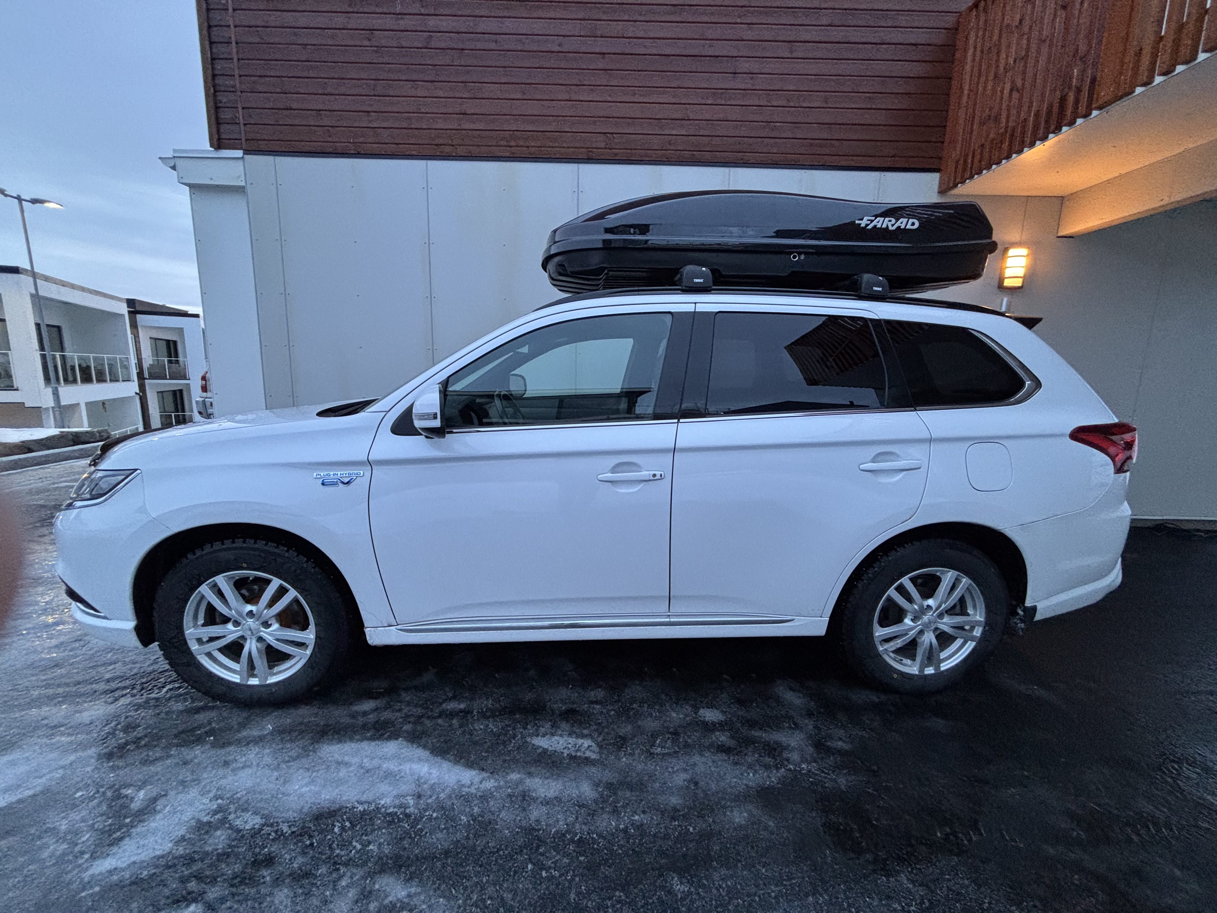 Mitsubishi Outlander PHEV MOTION with Air conditioning