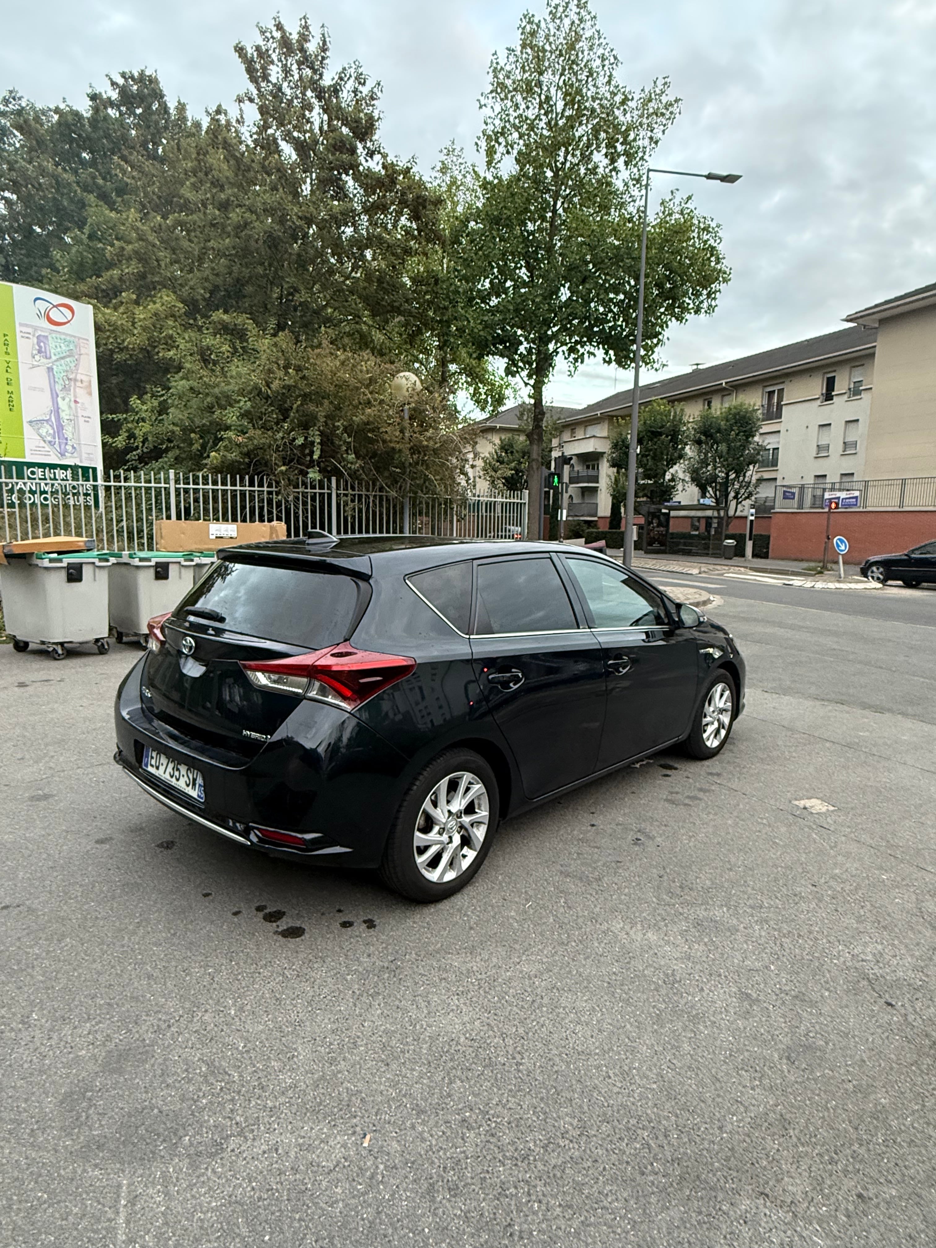 Toyota Auris Hybride avec GPS