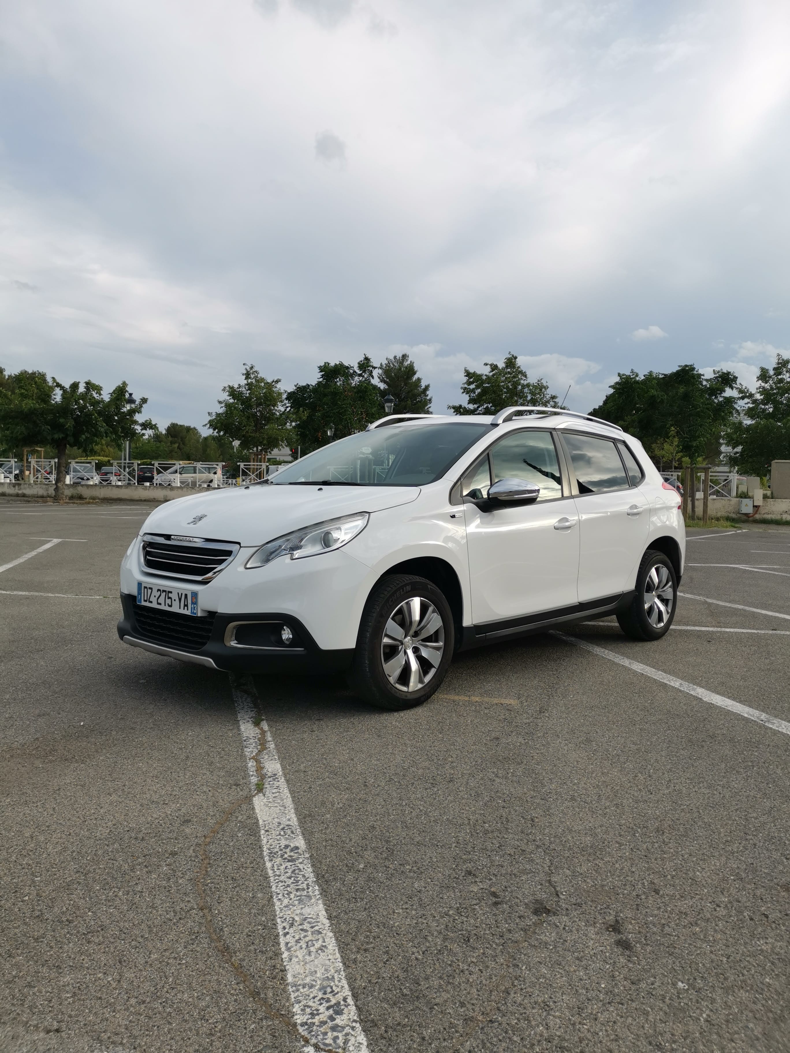 Peugeot 2008 Style 1.2l 82cv with Air conditioning