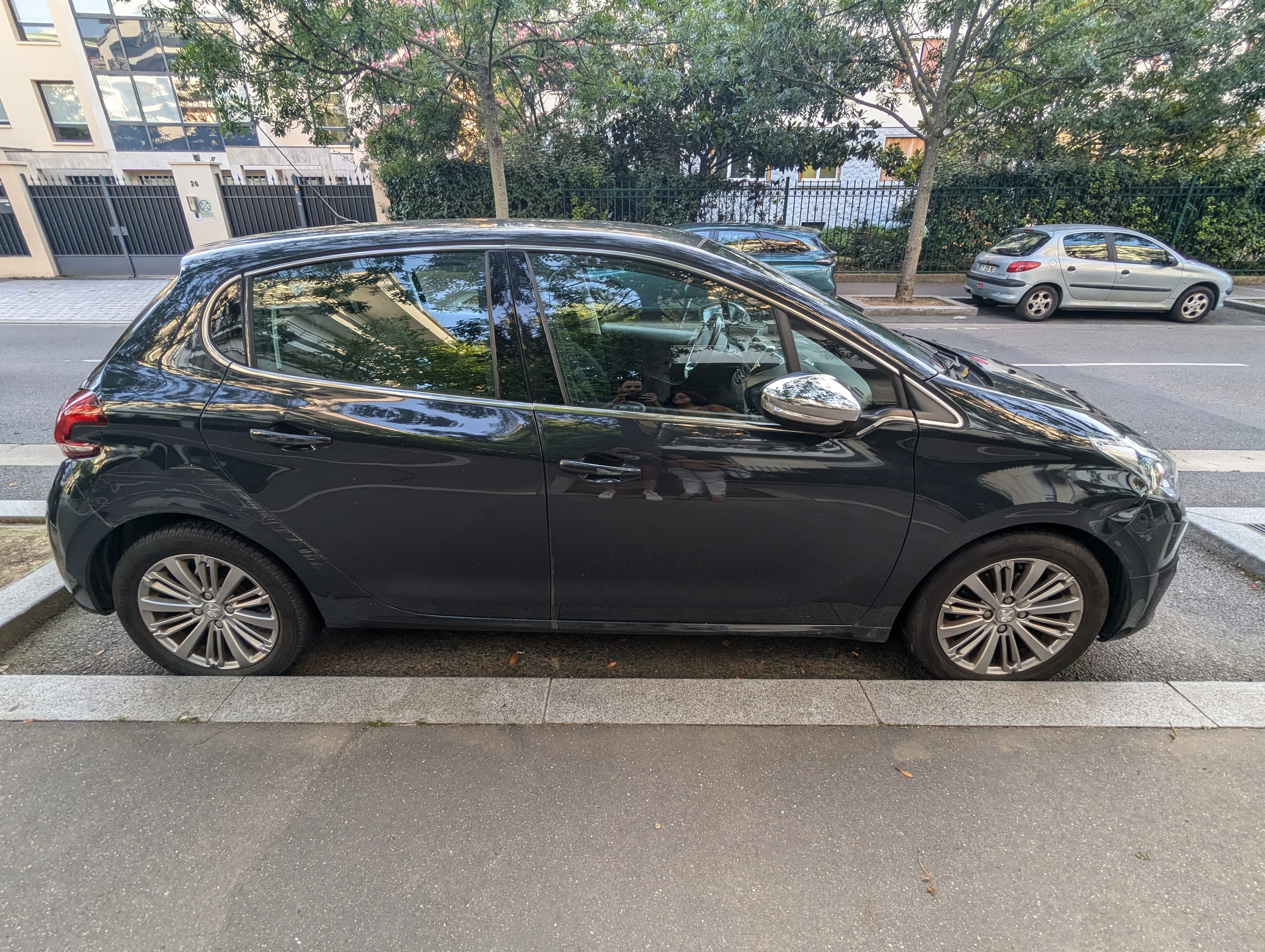 Peugeot 208 Allure 1.2 puretech 110 s&s eat6 avec Android Auto