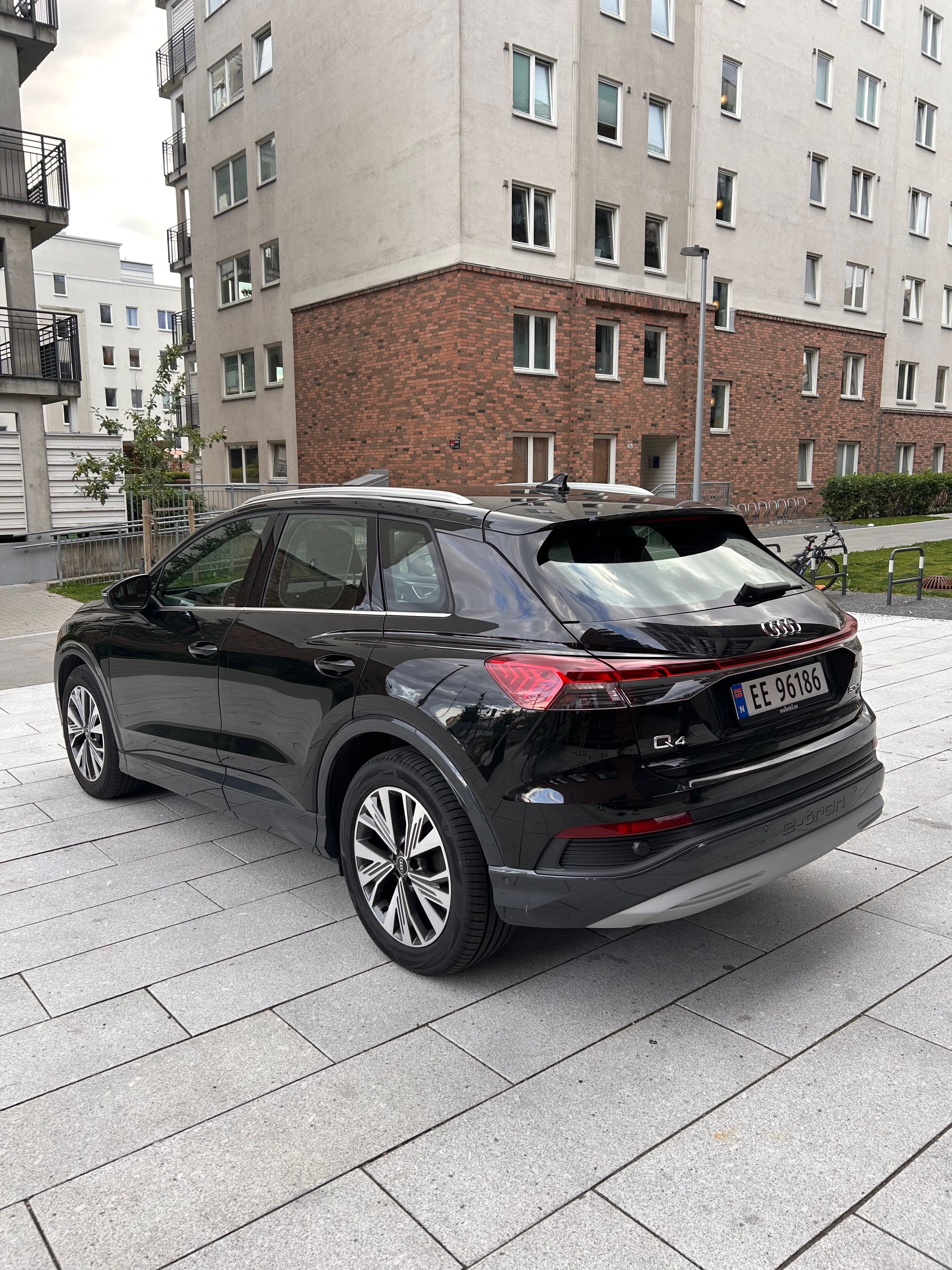 Audi Q4 50 e-tron quattro (AWD) med Ryggekamera