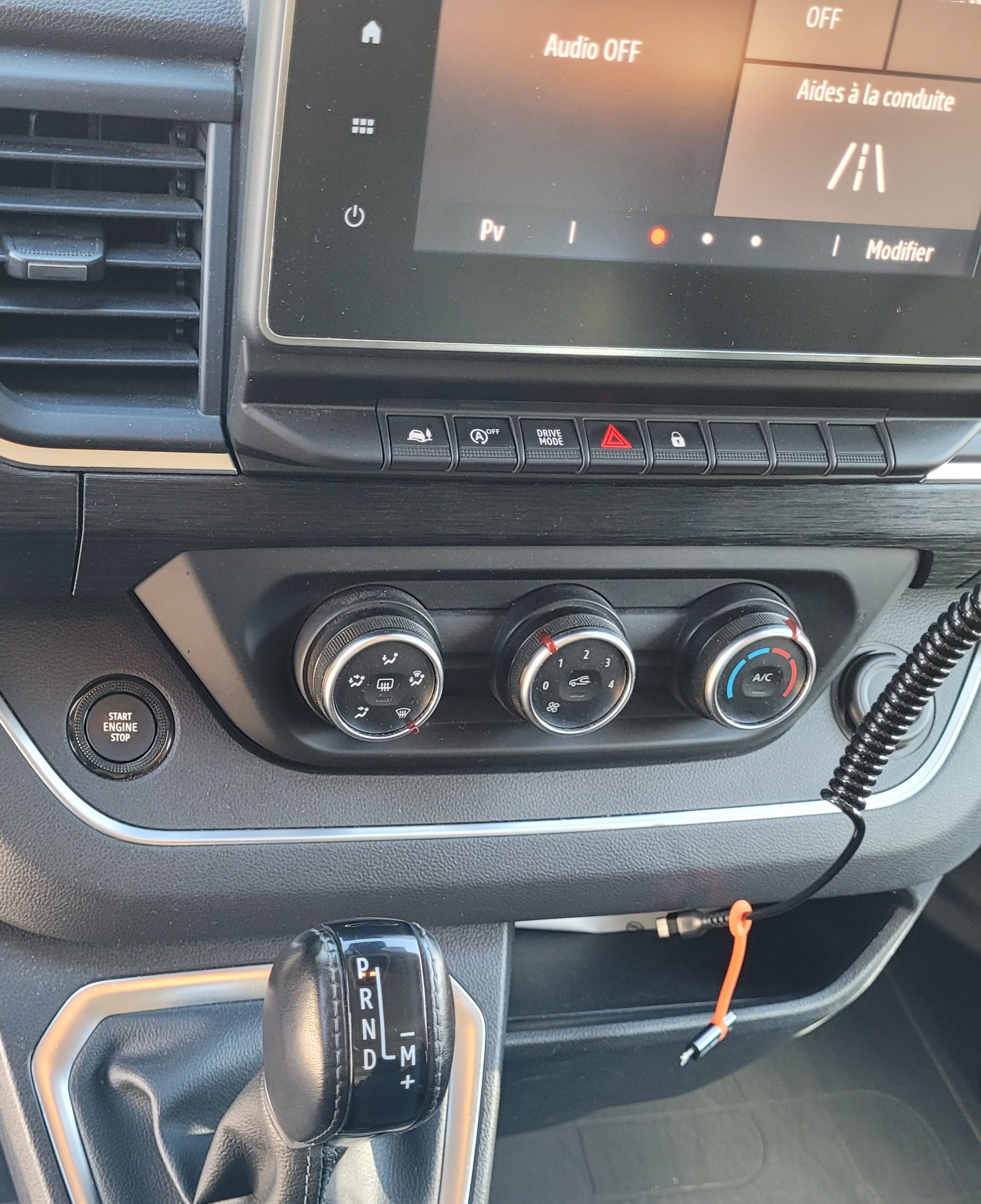 Nissan NV300 Minibus 2.0 150cv avec Entrée audio / iPod