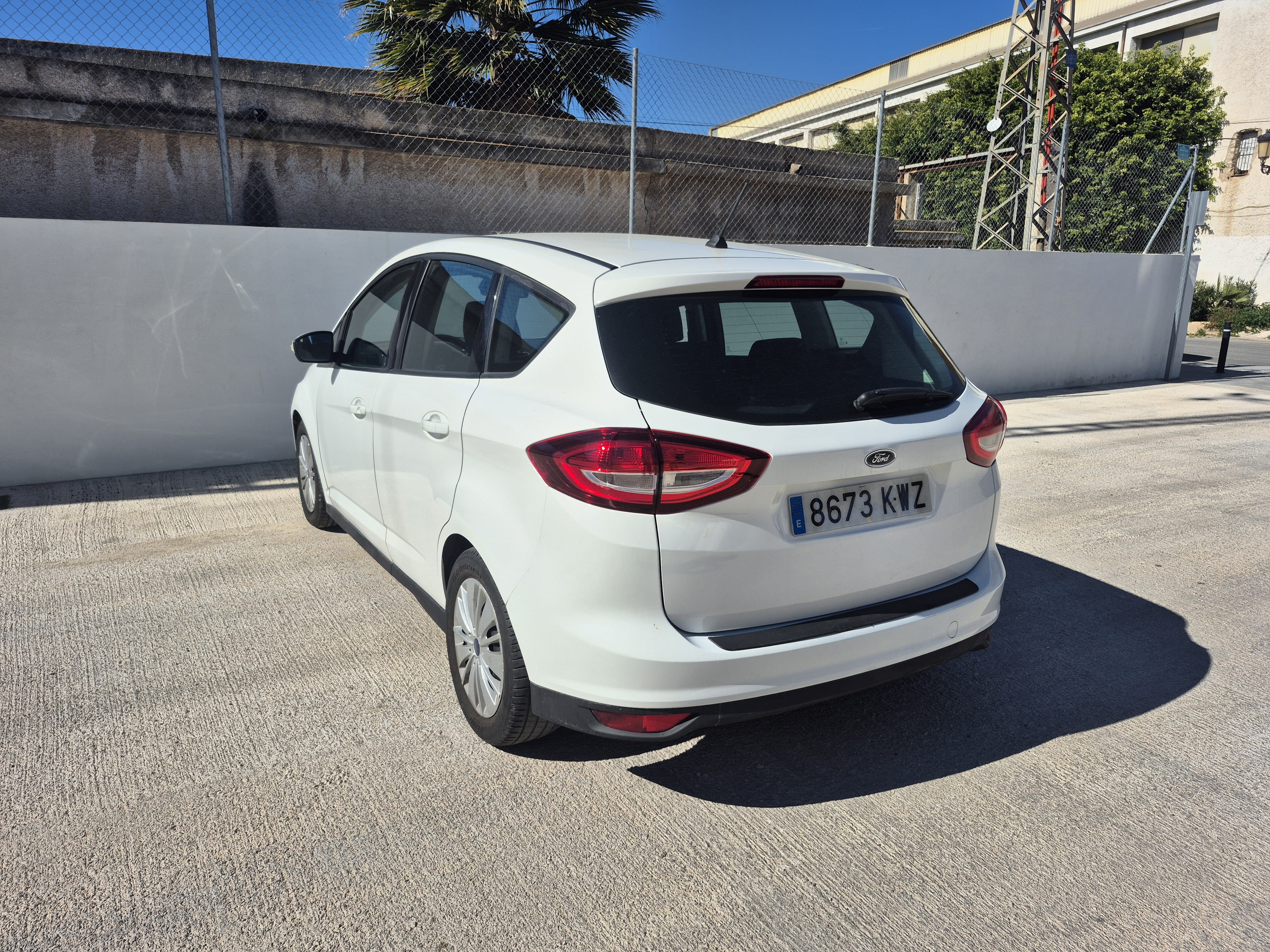 Ford C-Max mit Kindersitz