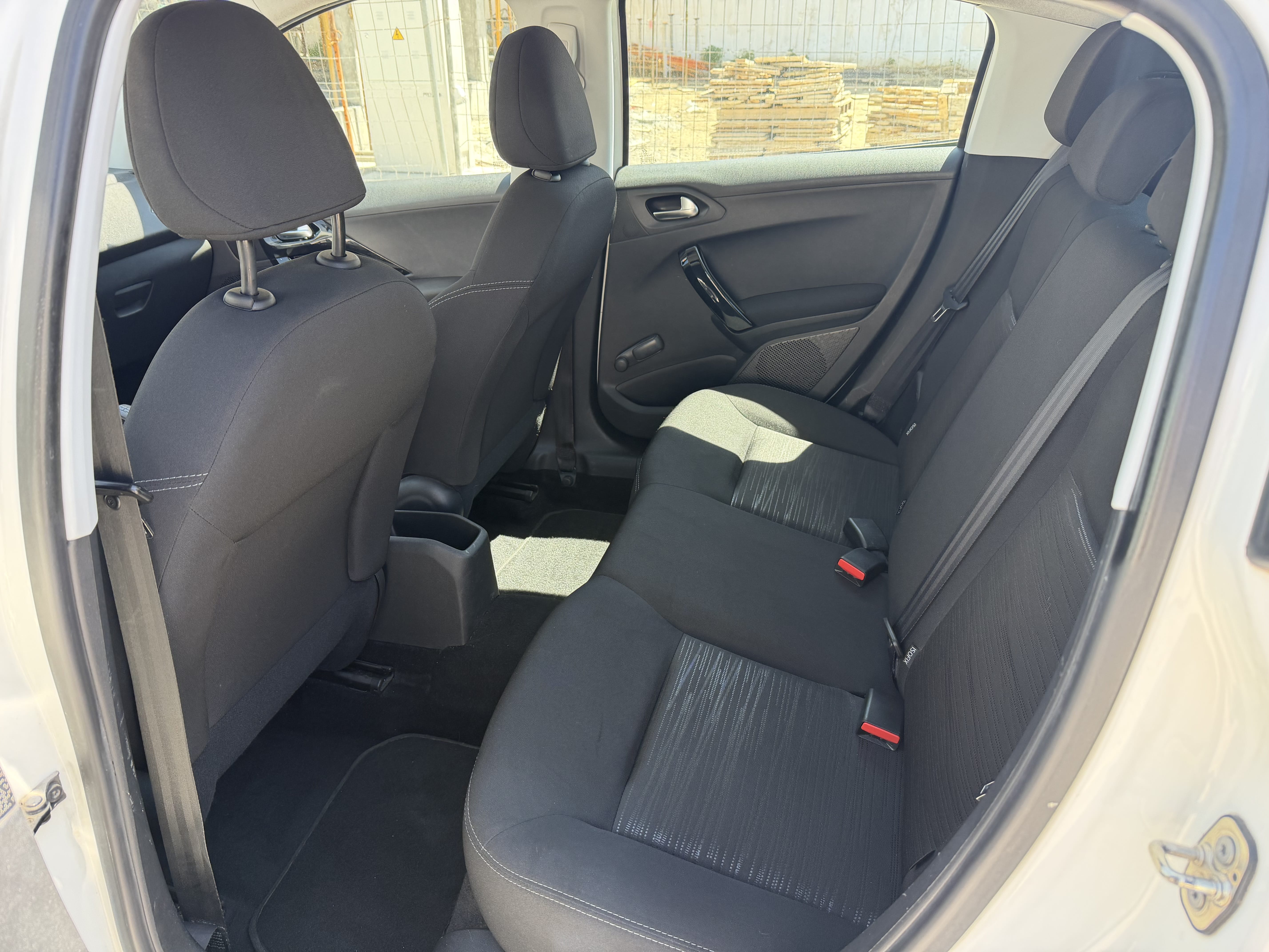 Peugeot 208 con Radio 