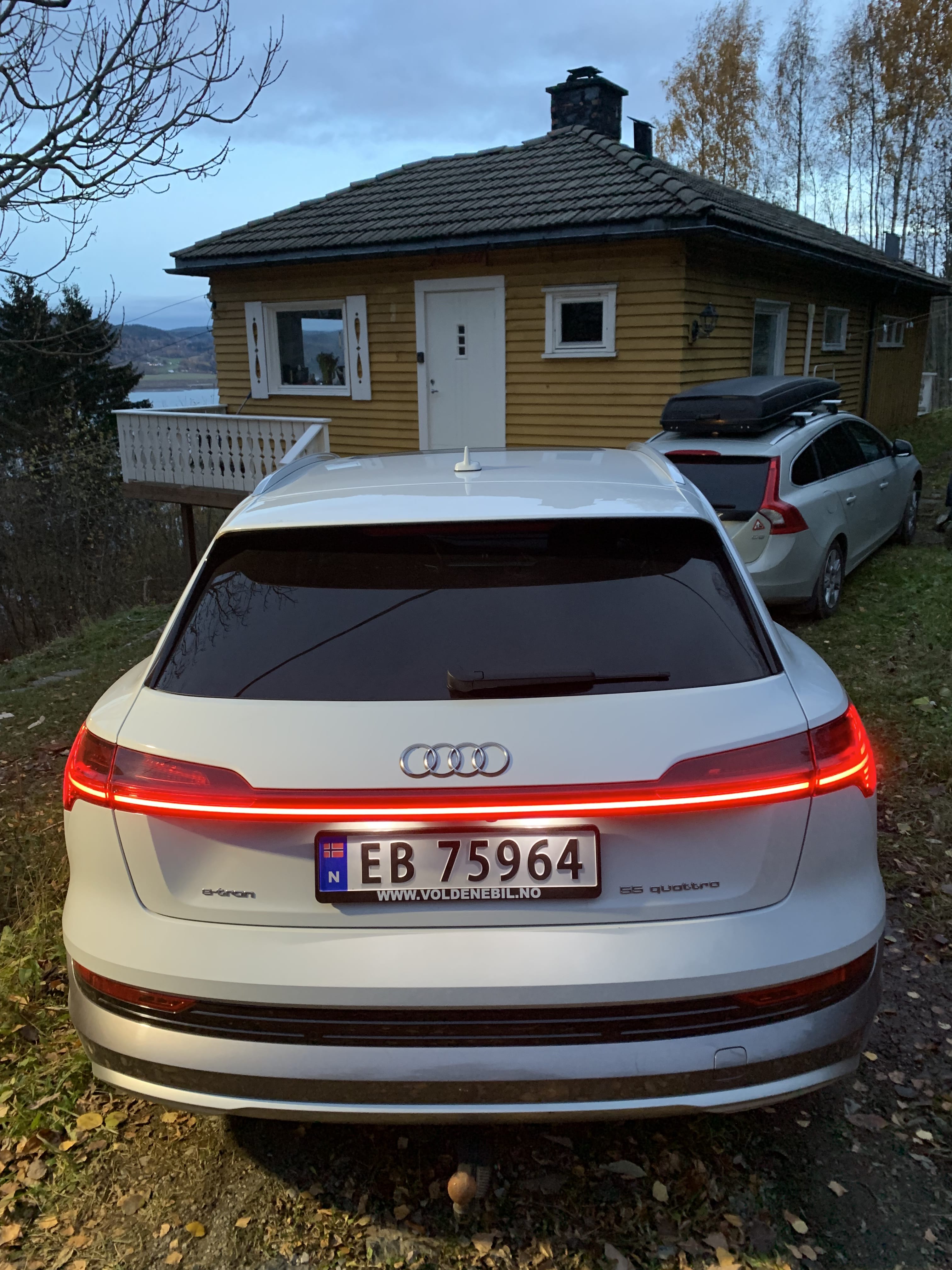 Audi e-tron with GPS