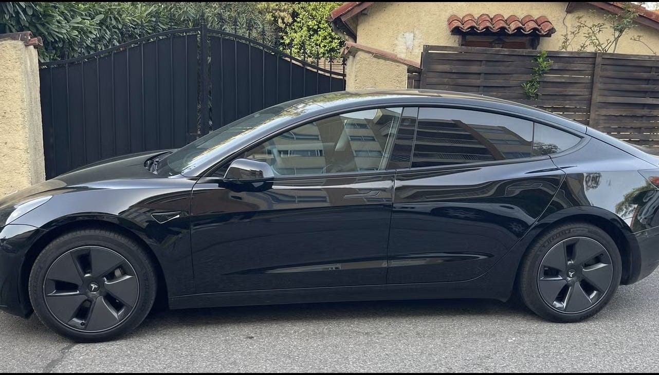 Tesla Model 3 avec GPS