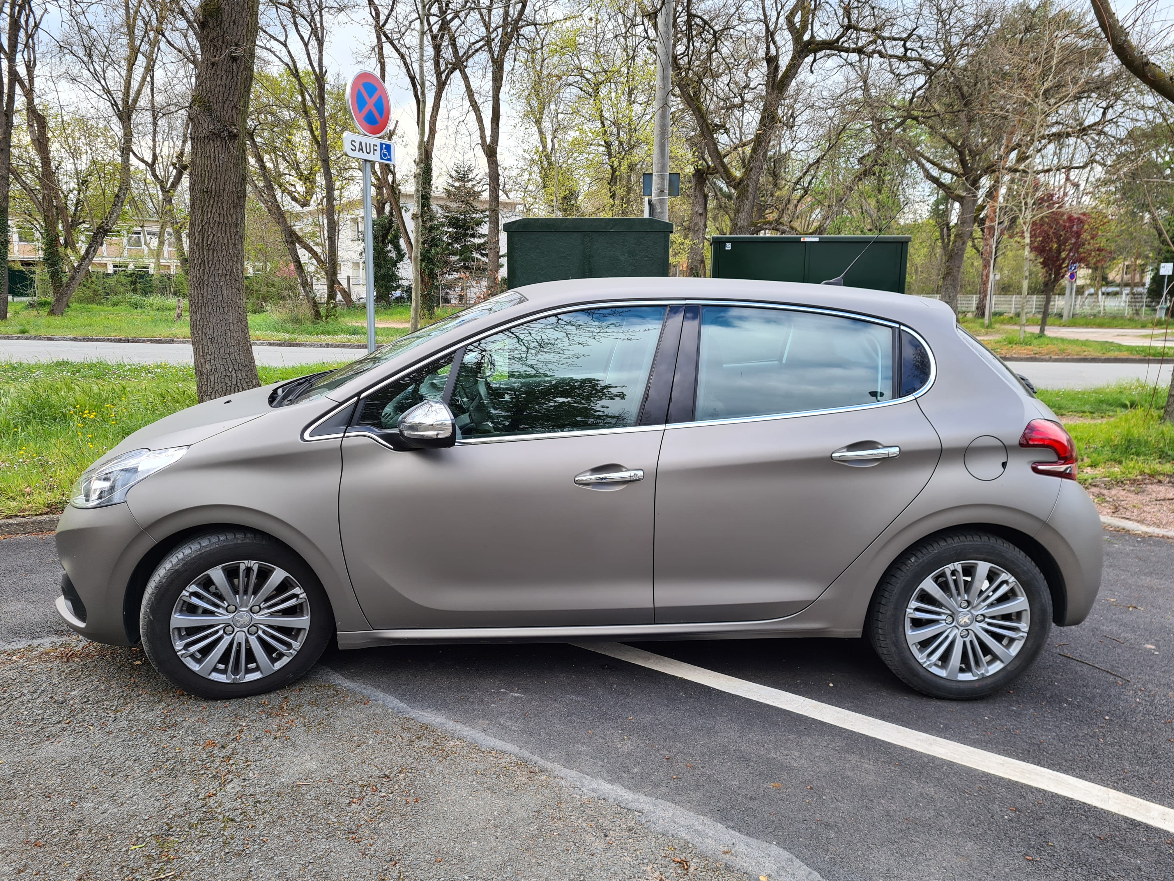 Peugeot 208 avec Climatisation