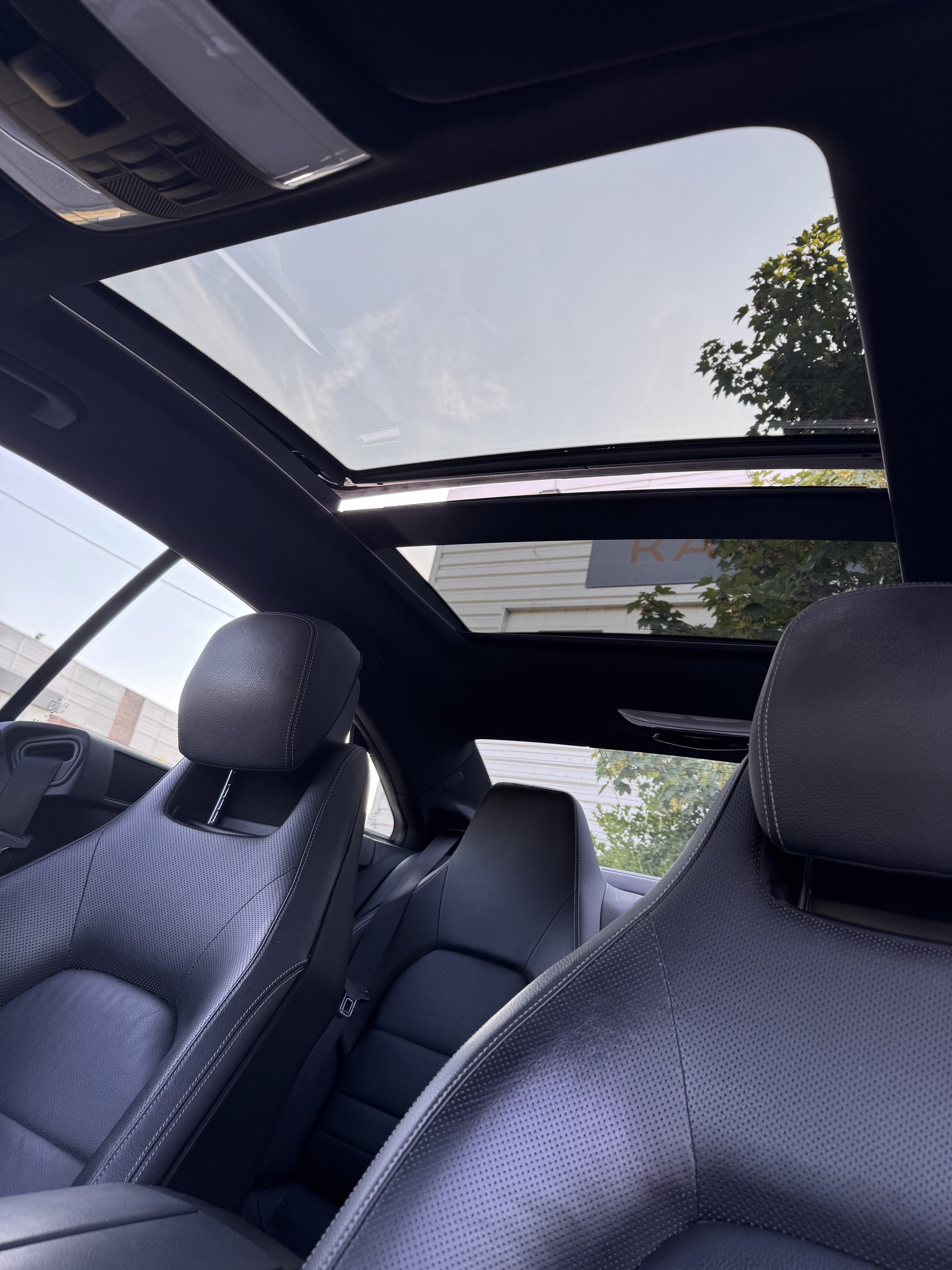 Mercedes-Benz Classe E Coupé avec Entrée audio / iPod