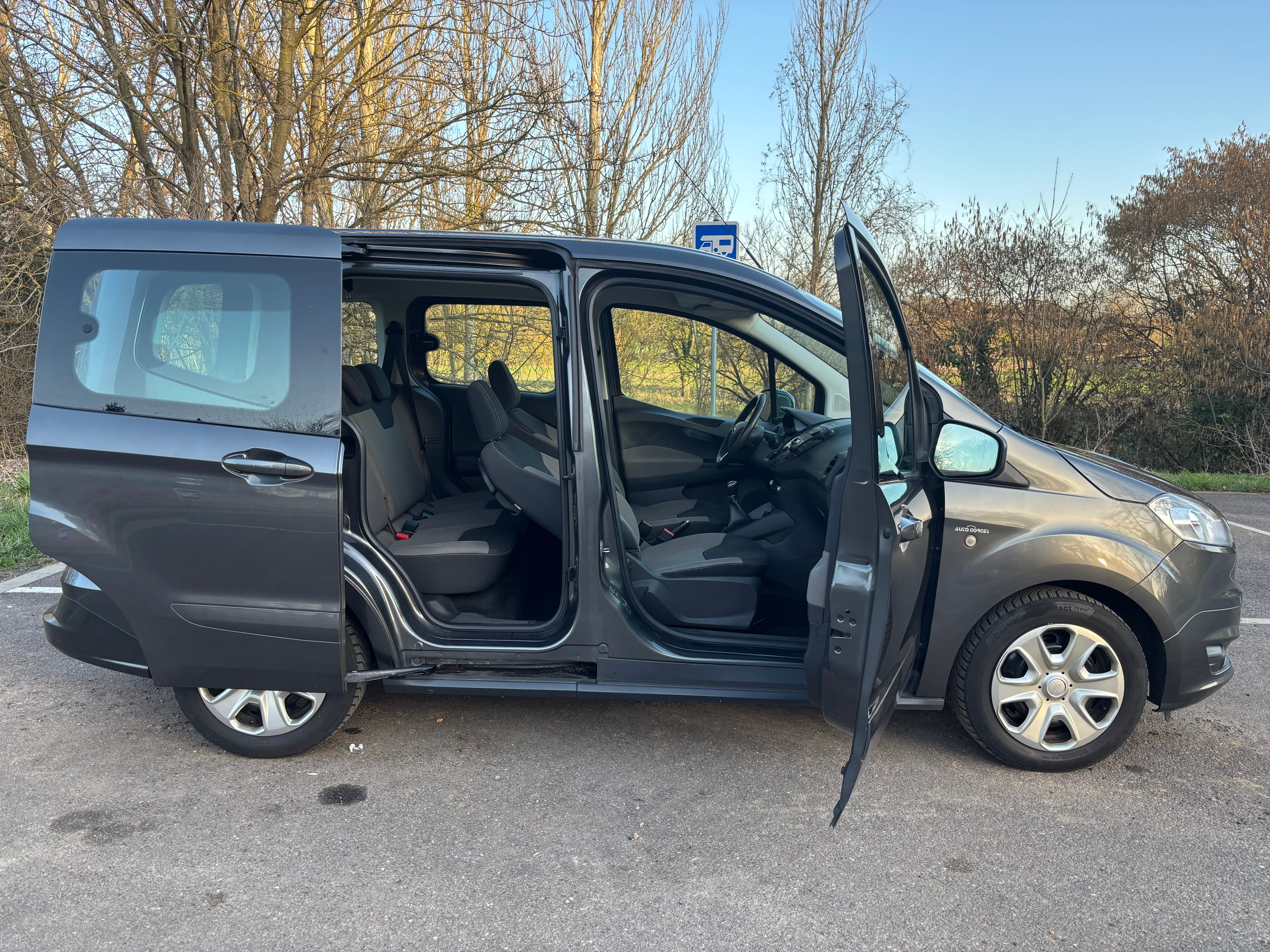 Ford Courier avec Climatisation