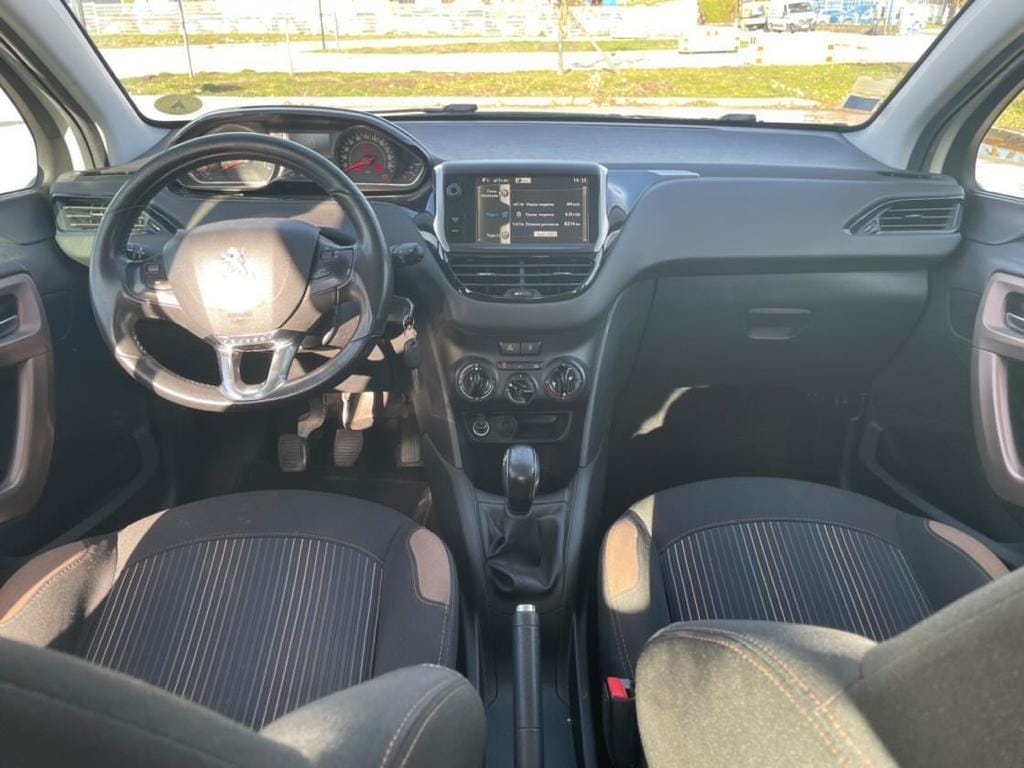 Peugeot 208 1.2 avec Pneus neige